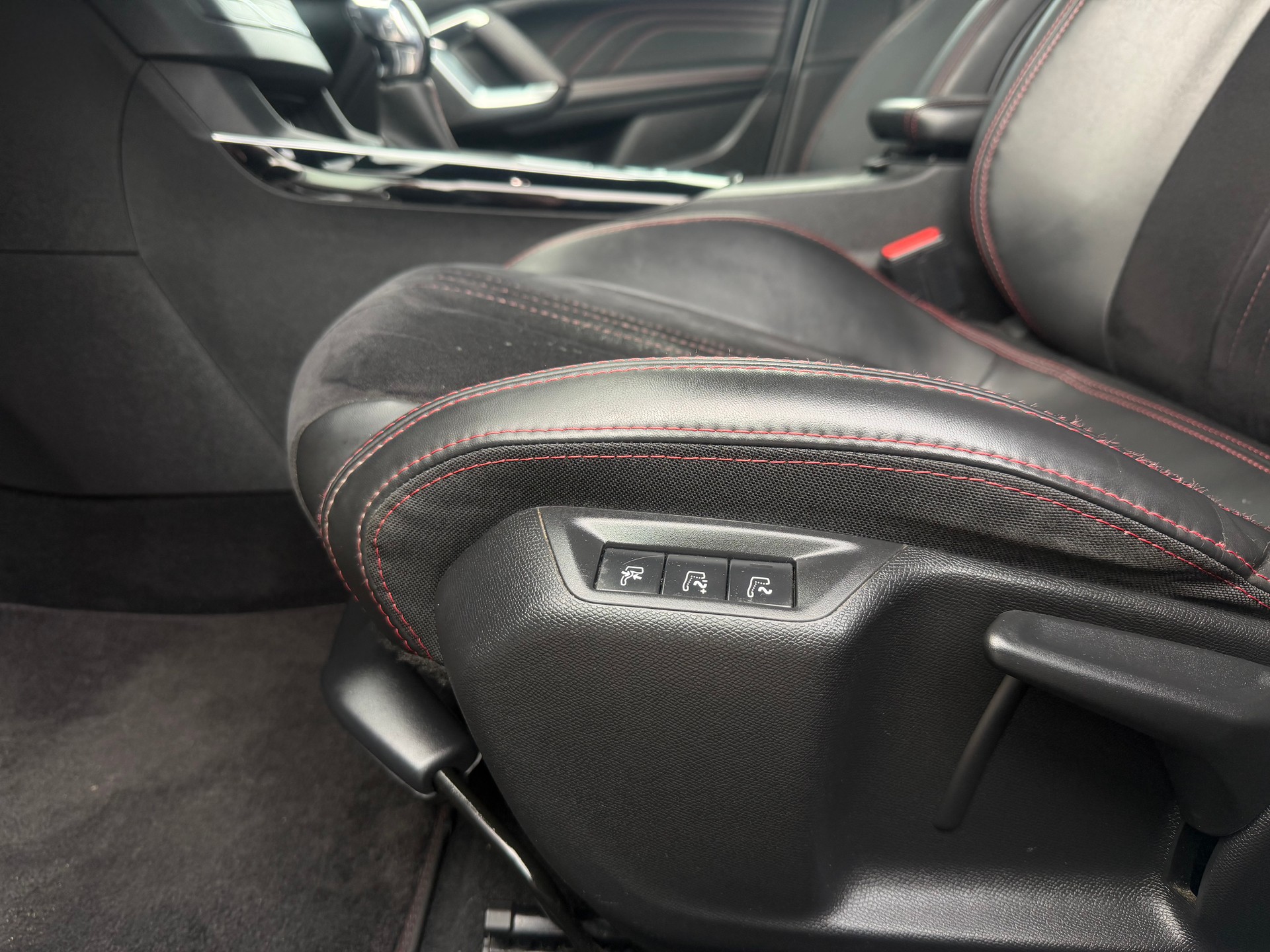 PEUGEOT 308 SW 2.0 BlueHDI GT Automatic-image-11