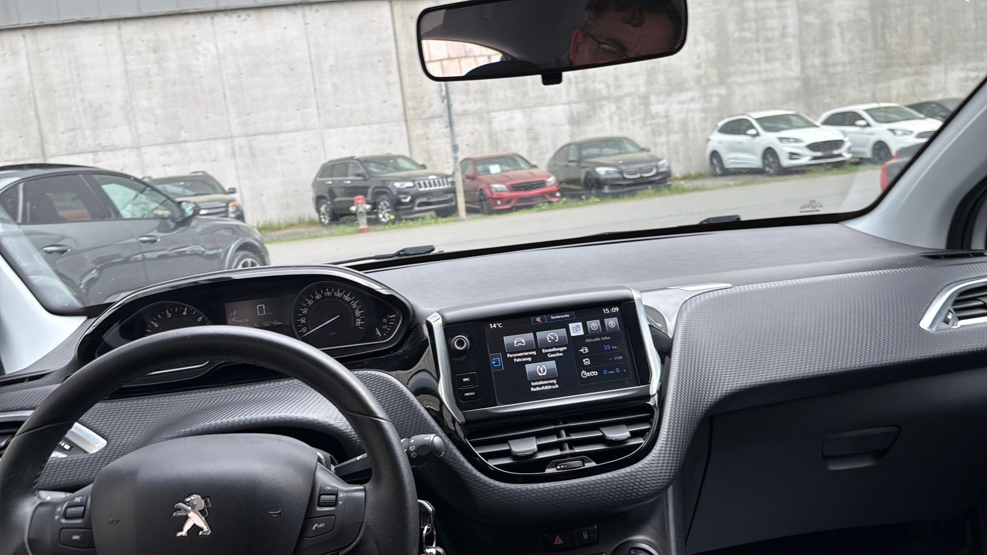 PEUGEOT 208 1.2 PureTech Style-image-6