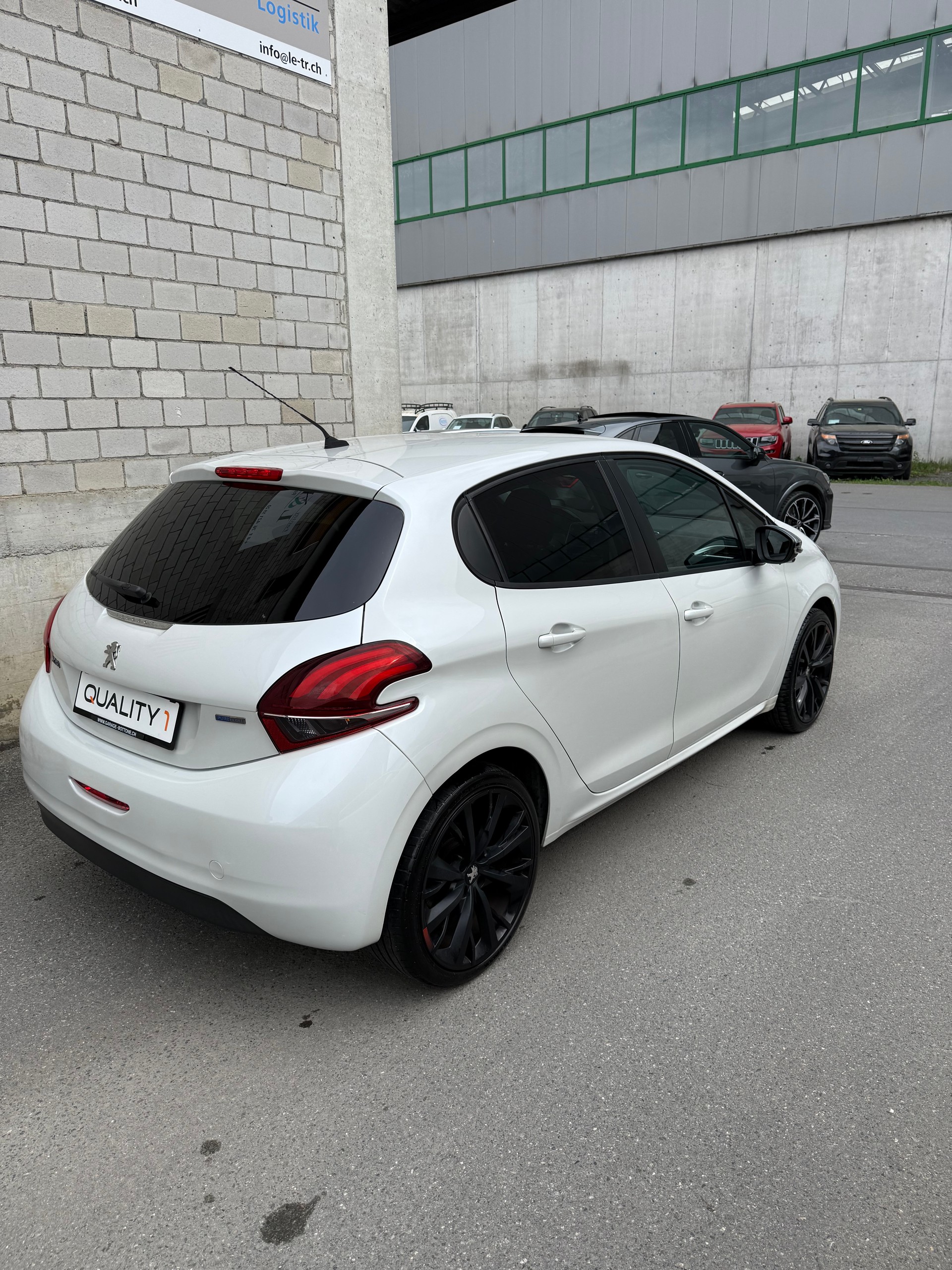 PEUGEOT 208 1.2 PureTech Style-image-2