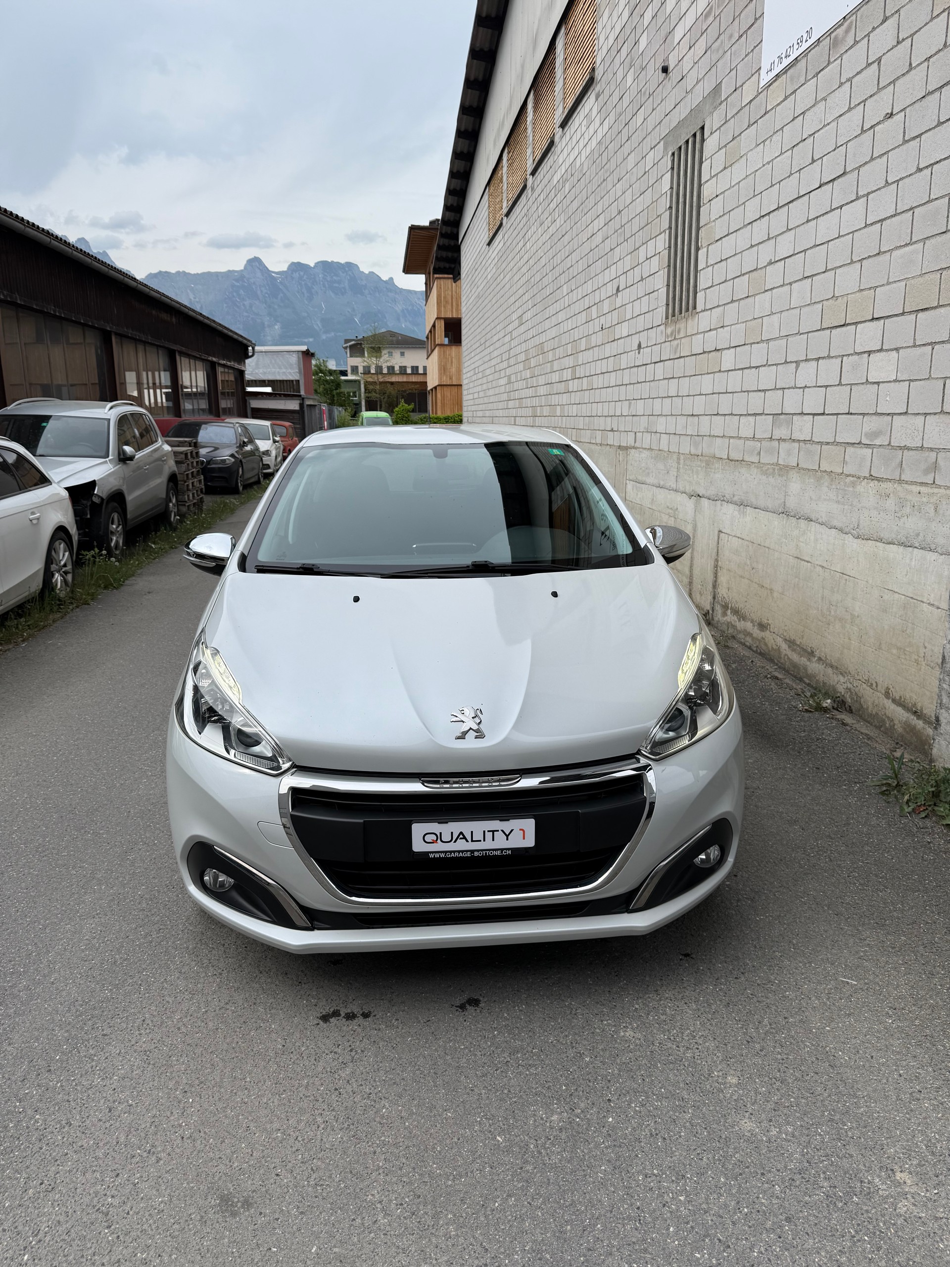 PEUGEOT 208 1.2 PureTech Style-image-1