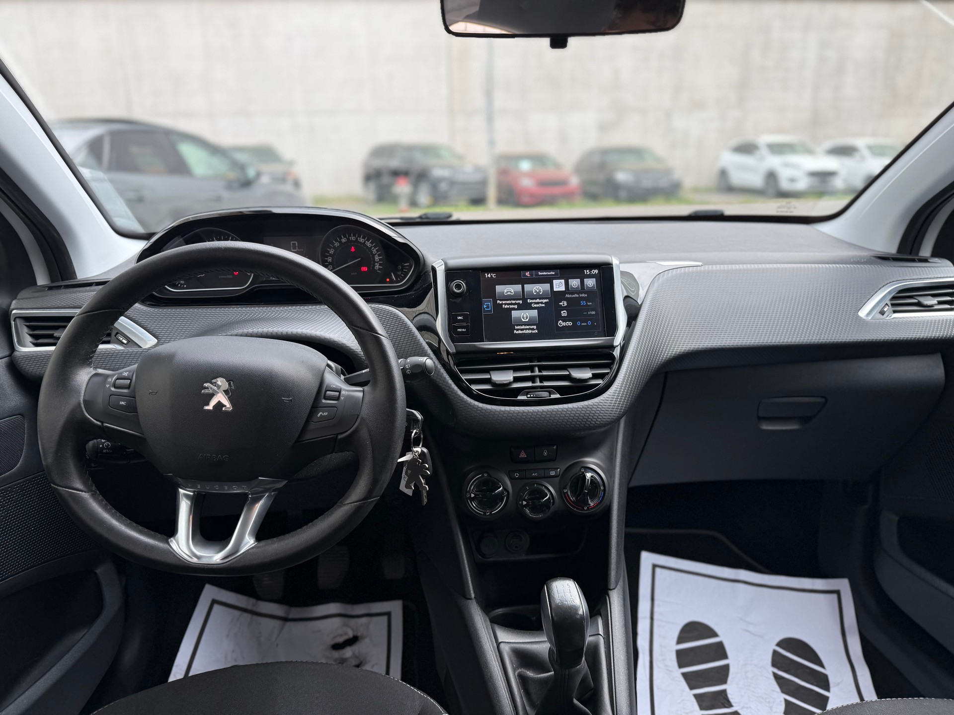 PEUGEOT 208 1.2 PureTech Style-image-5