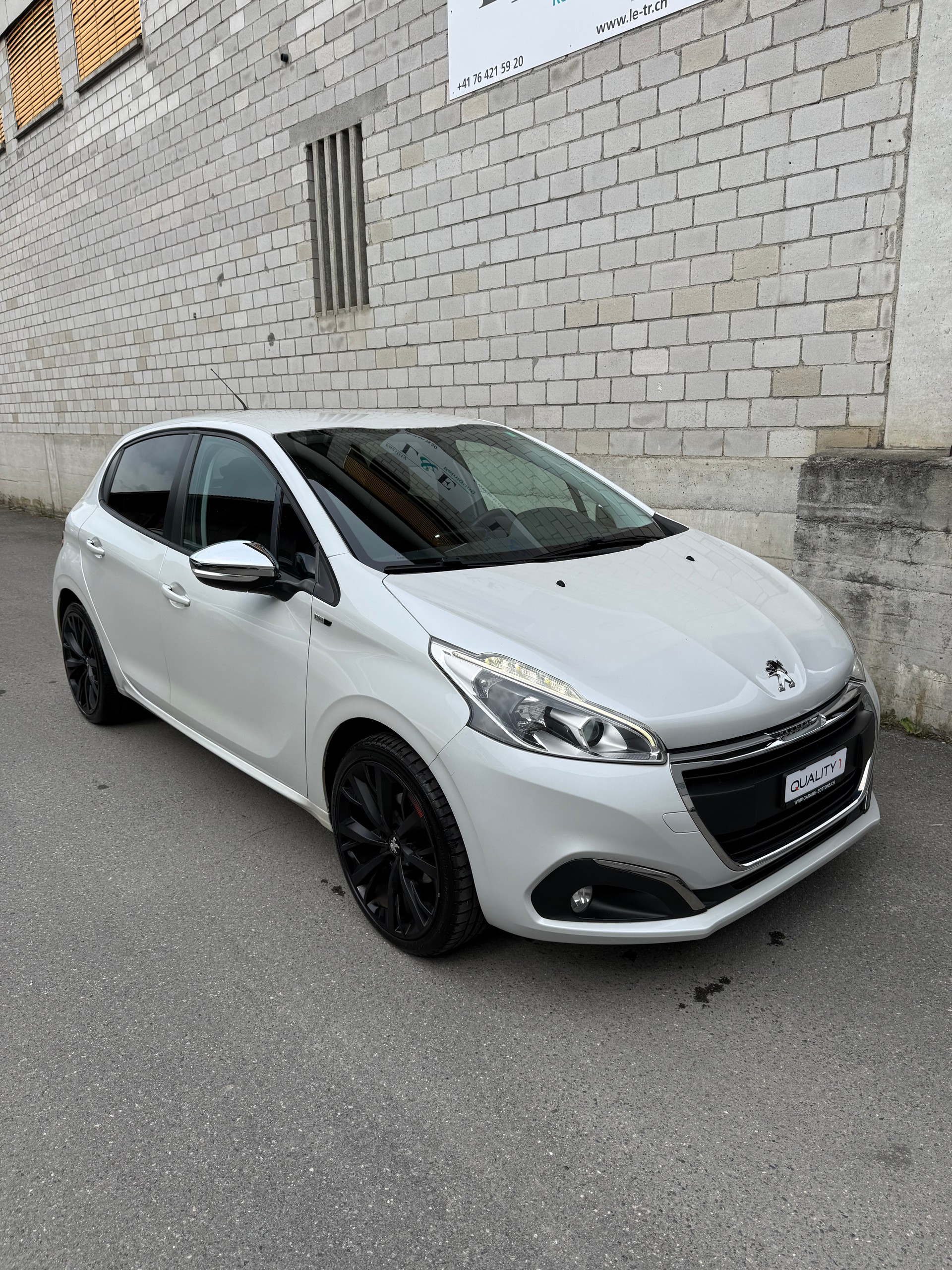 PEUGEOT 208 1.2 PureTech Style-image-0
