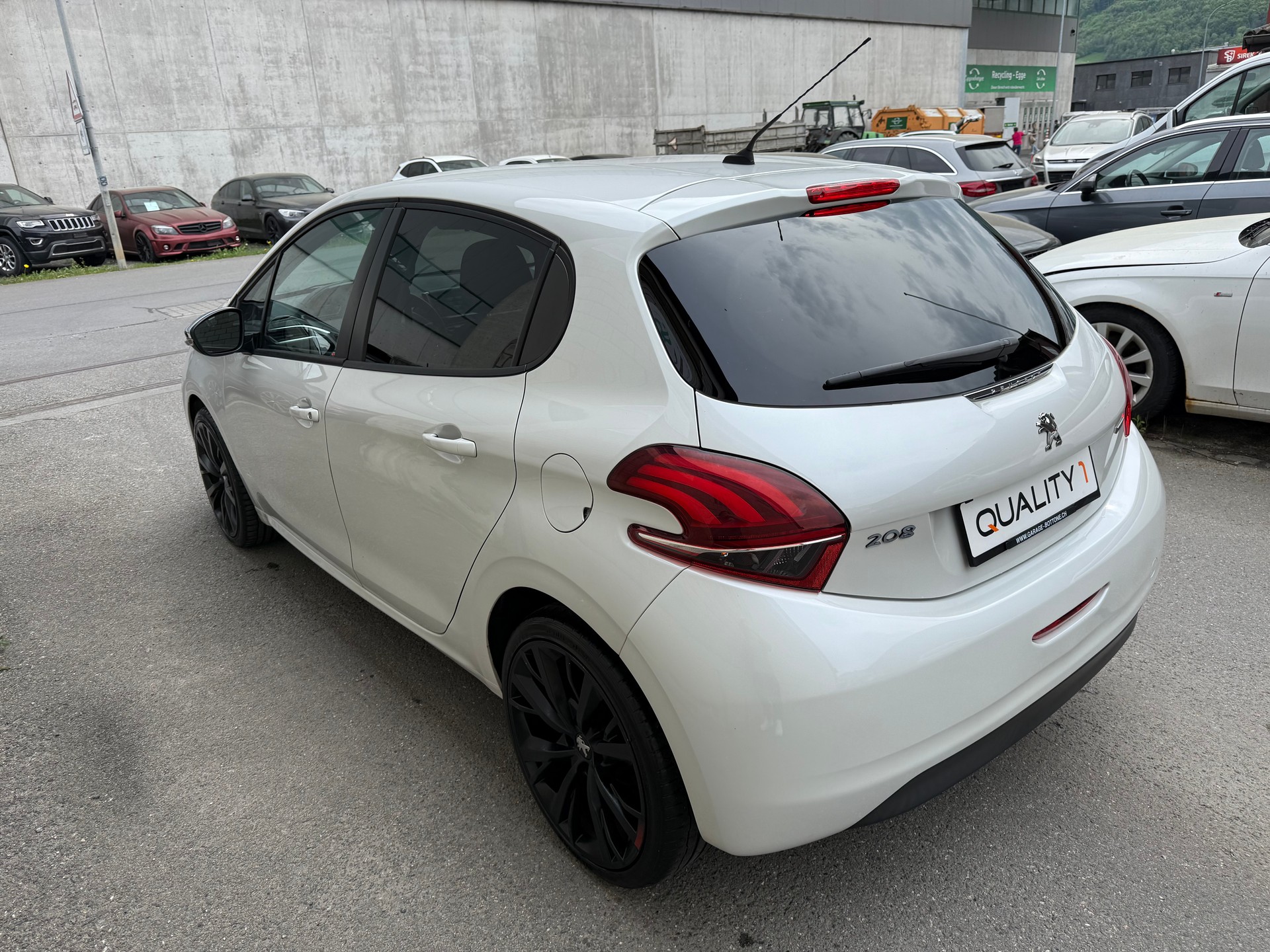 PEUGEOT 208 1.2 PureTech Style-image-4