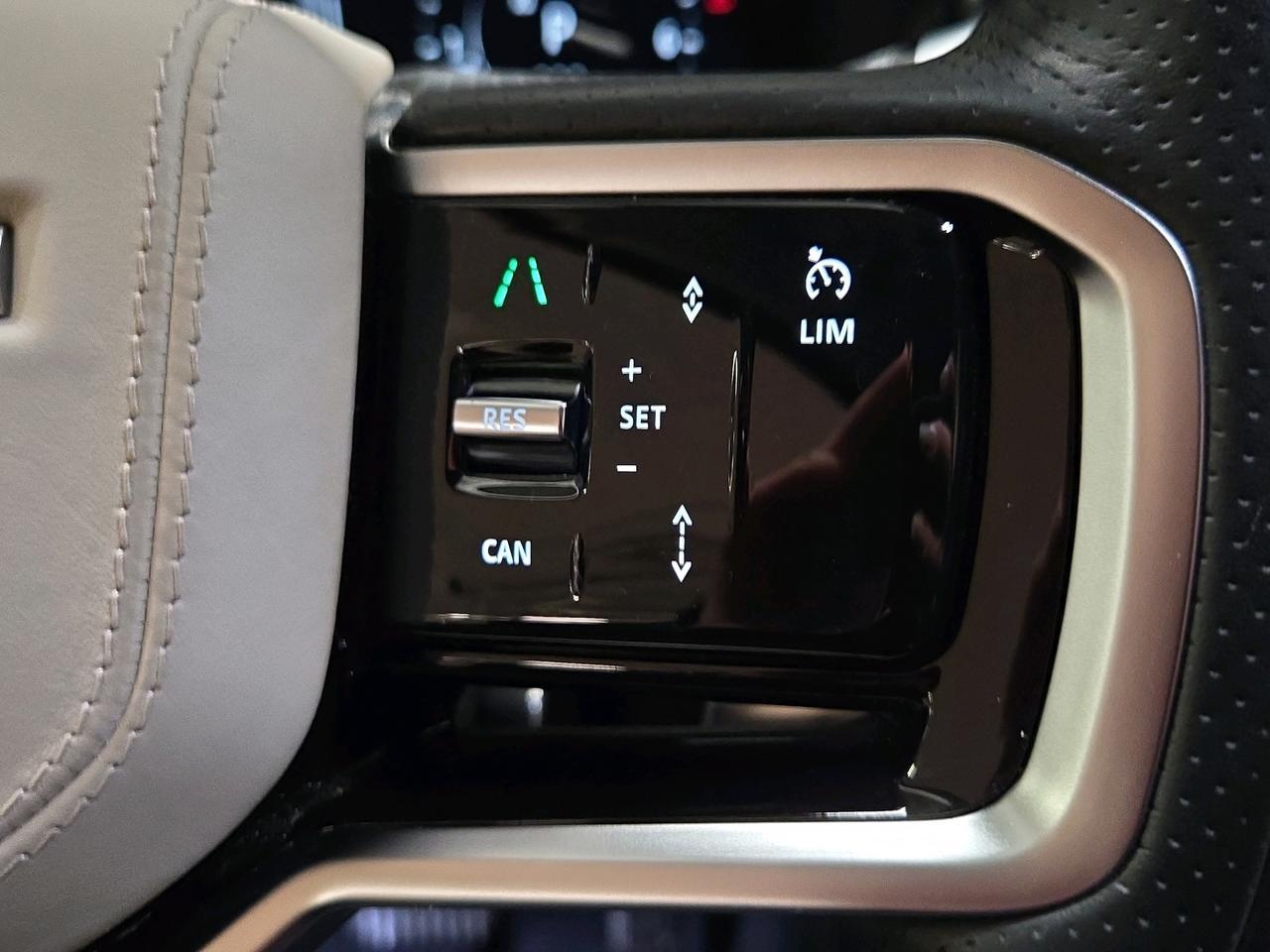 LAND ROVER Range Rover Velar 2.0 T R-Dynamic HSE-image-21