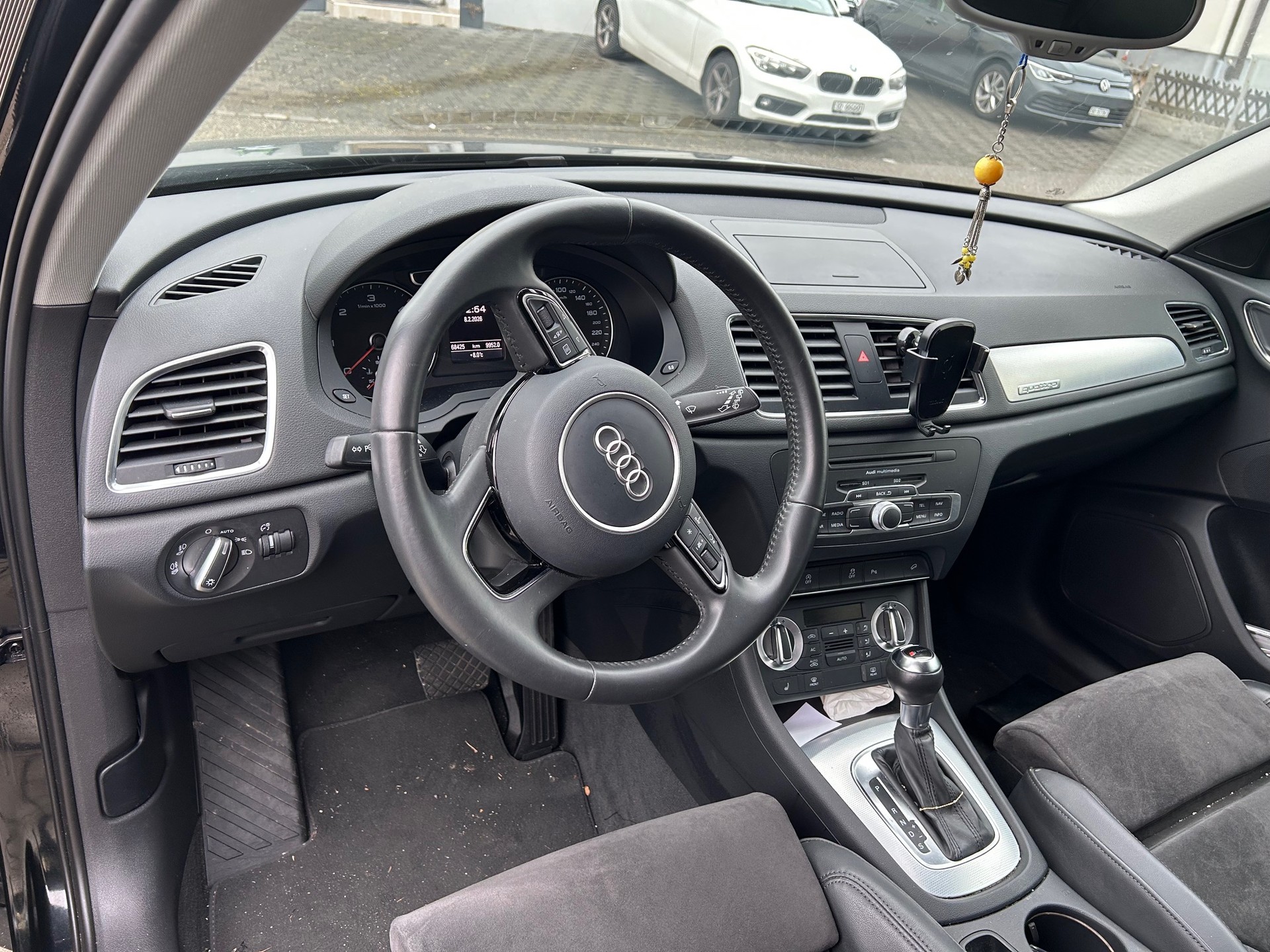 AUDI Q3 2.0 TDI quattro S-tronic-image-6