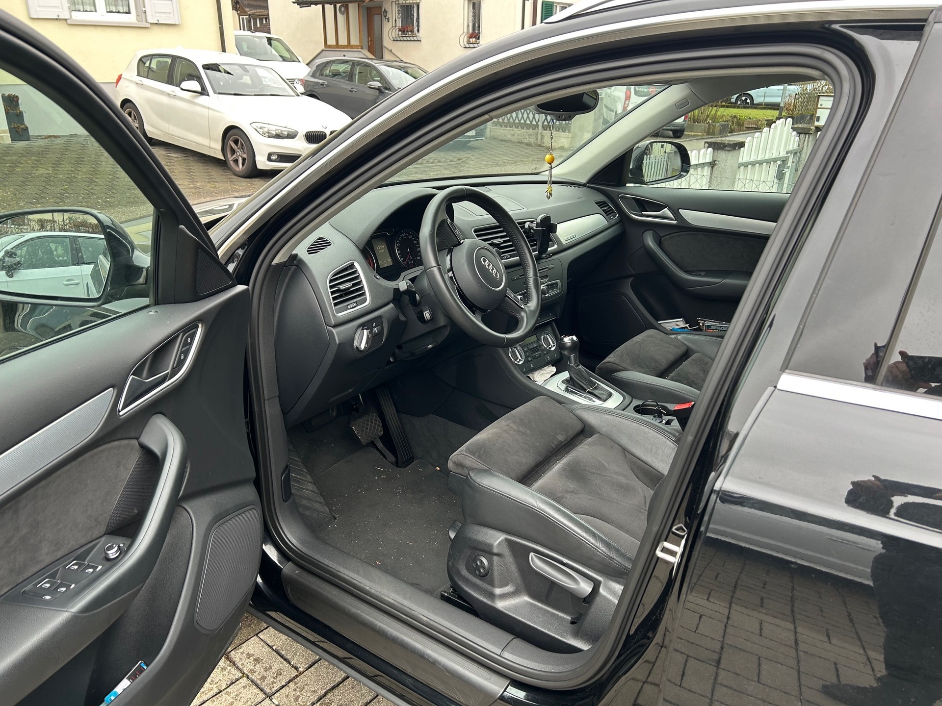 AUDI Q3 2.0 TDI quattro S-tronic-image-5