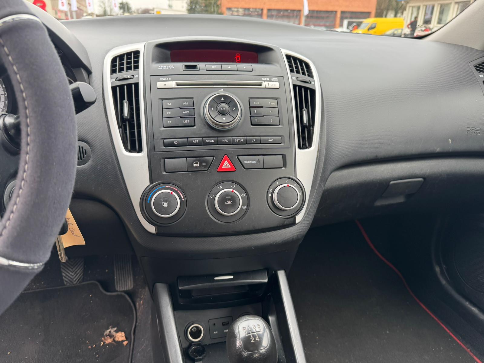 KIA Cee'd Sporty Wagon 1.4 16V _seven-image-10