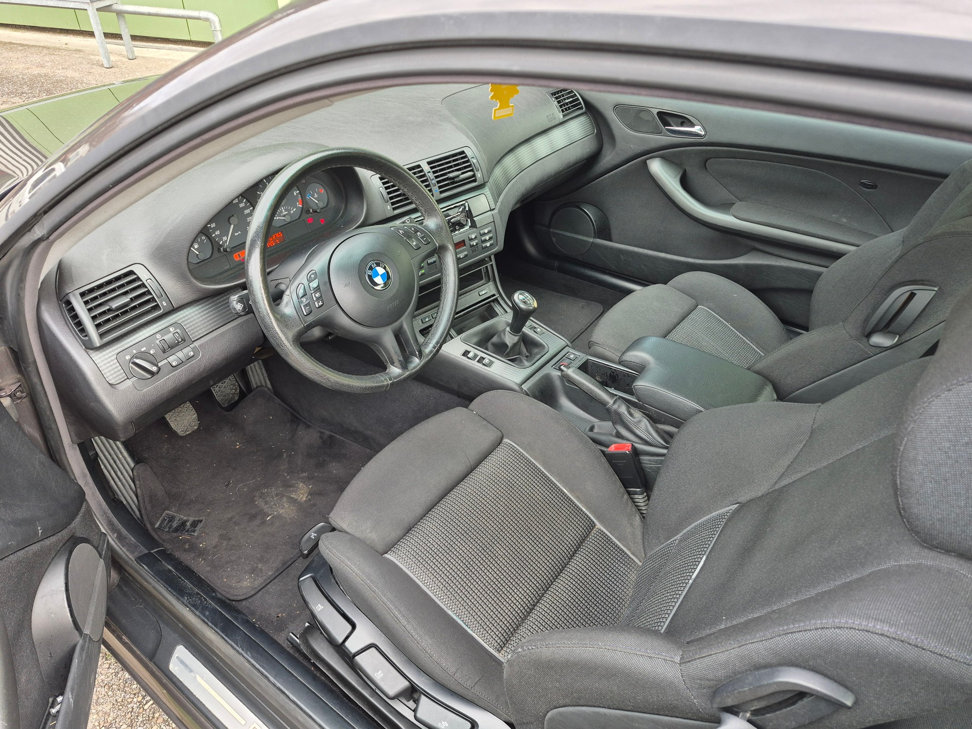 BMW 318Ci Coupé-image-4