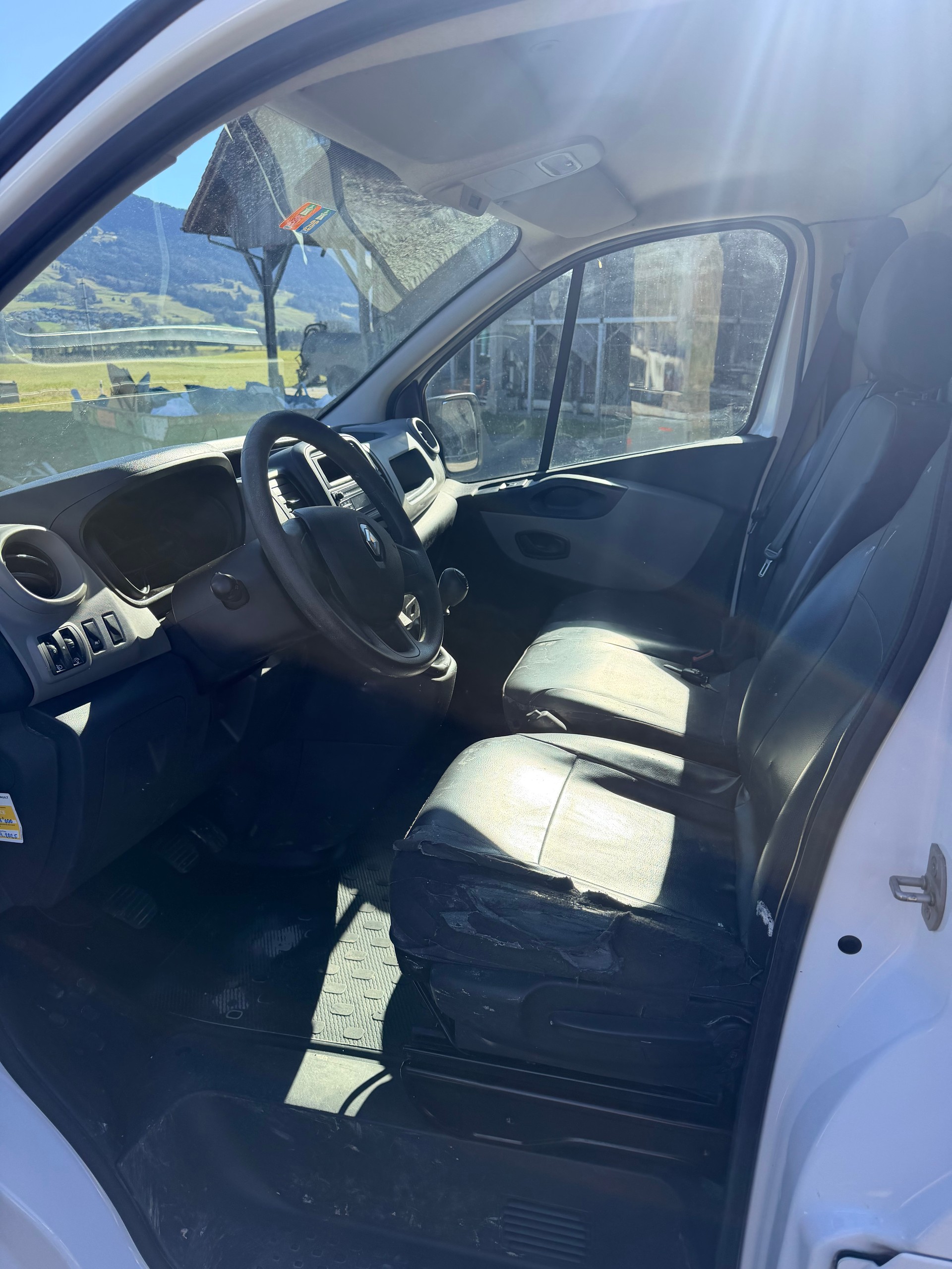 RENAULT Trafic 1.6 dCi 95 2.7t Access L1H1-image-4