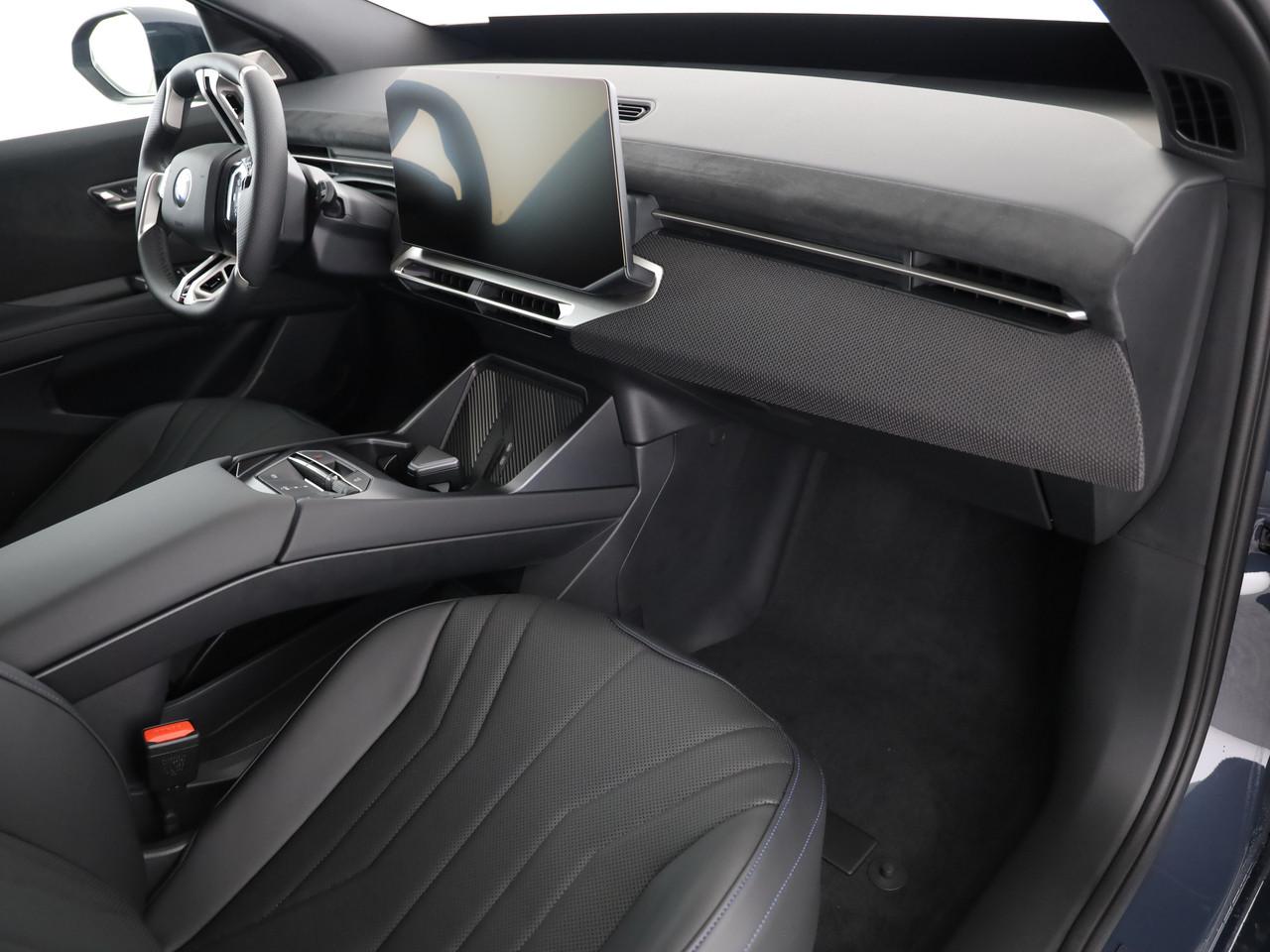 BMW iX3 50 xDrive-image-6