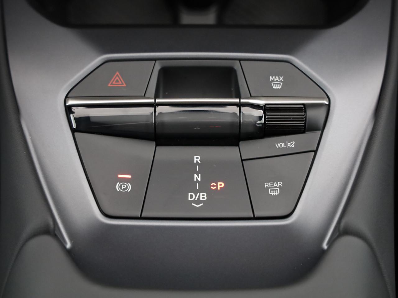 BMW iX3 50 xDrive-image-12