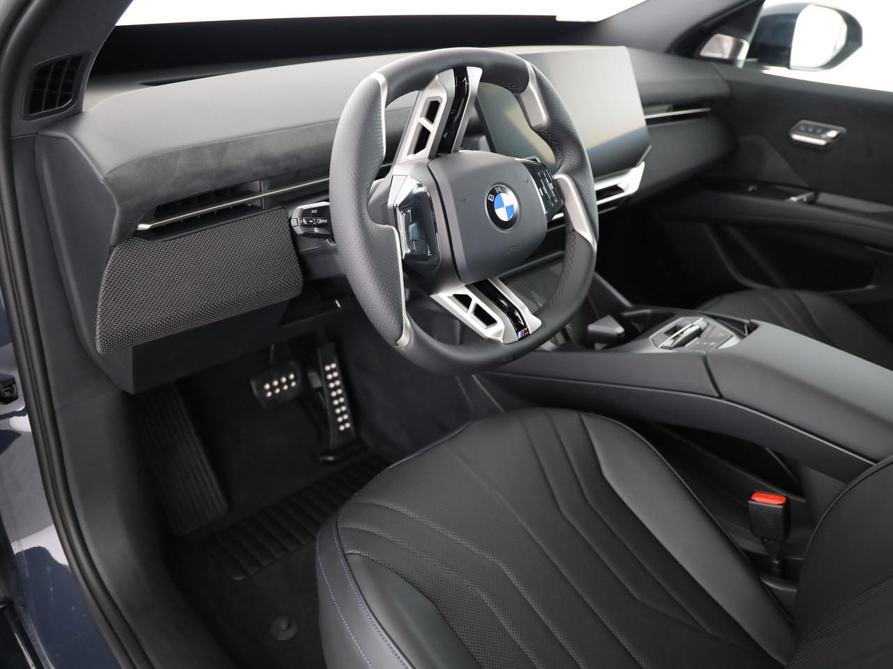 BMW iX3 50 xDrive-image-4