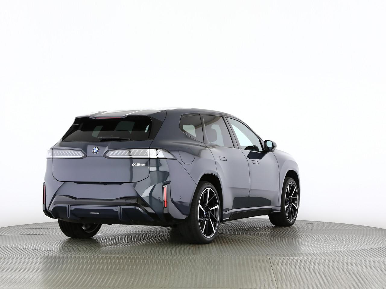 BMW iX3 50 xDrive-image-1
