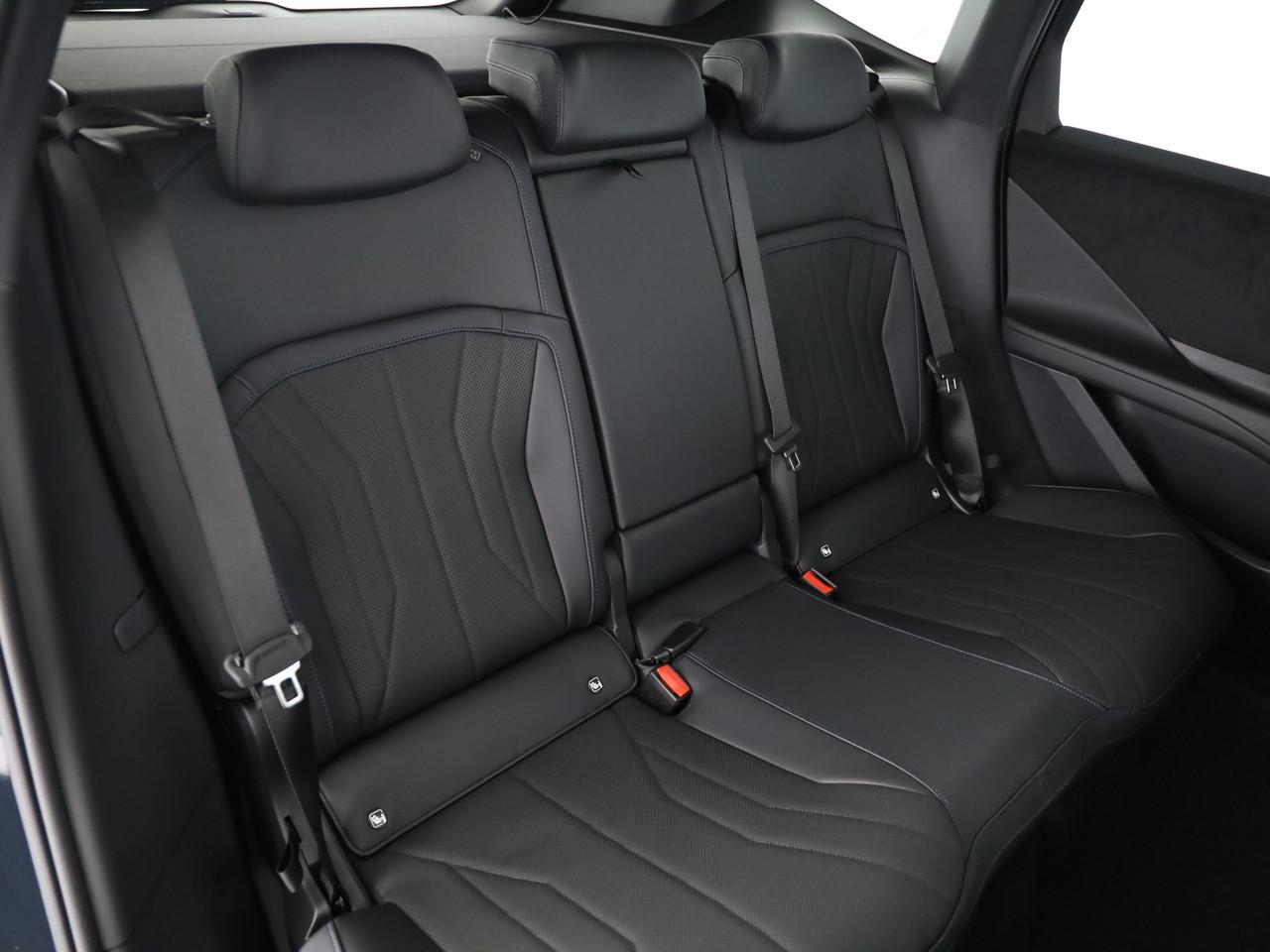 BMW iX3 50 xDrive-image-13