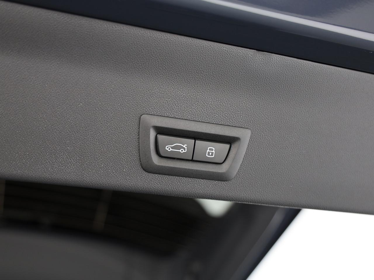 BMW iX3 50 xDrive-image-19