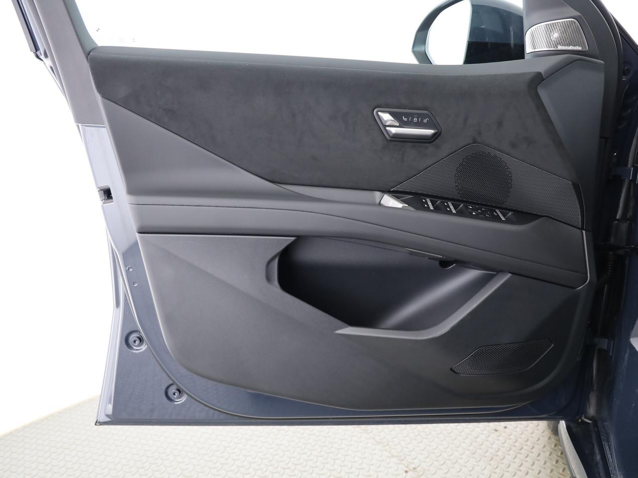 BMW iX3 50 xDrive-image-15