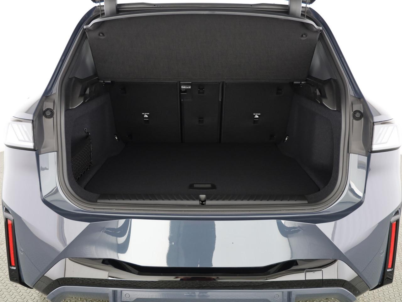 BMW iX3 50 xDrive-image-17