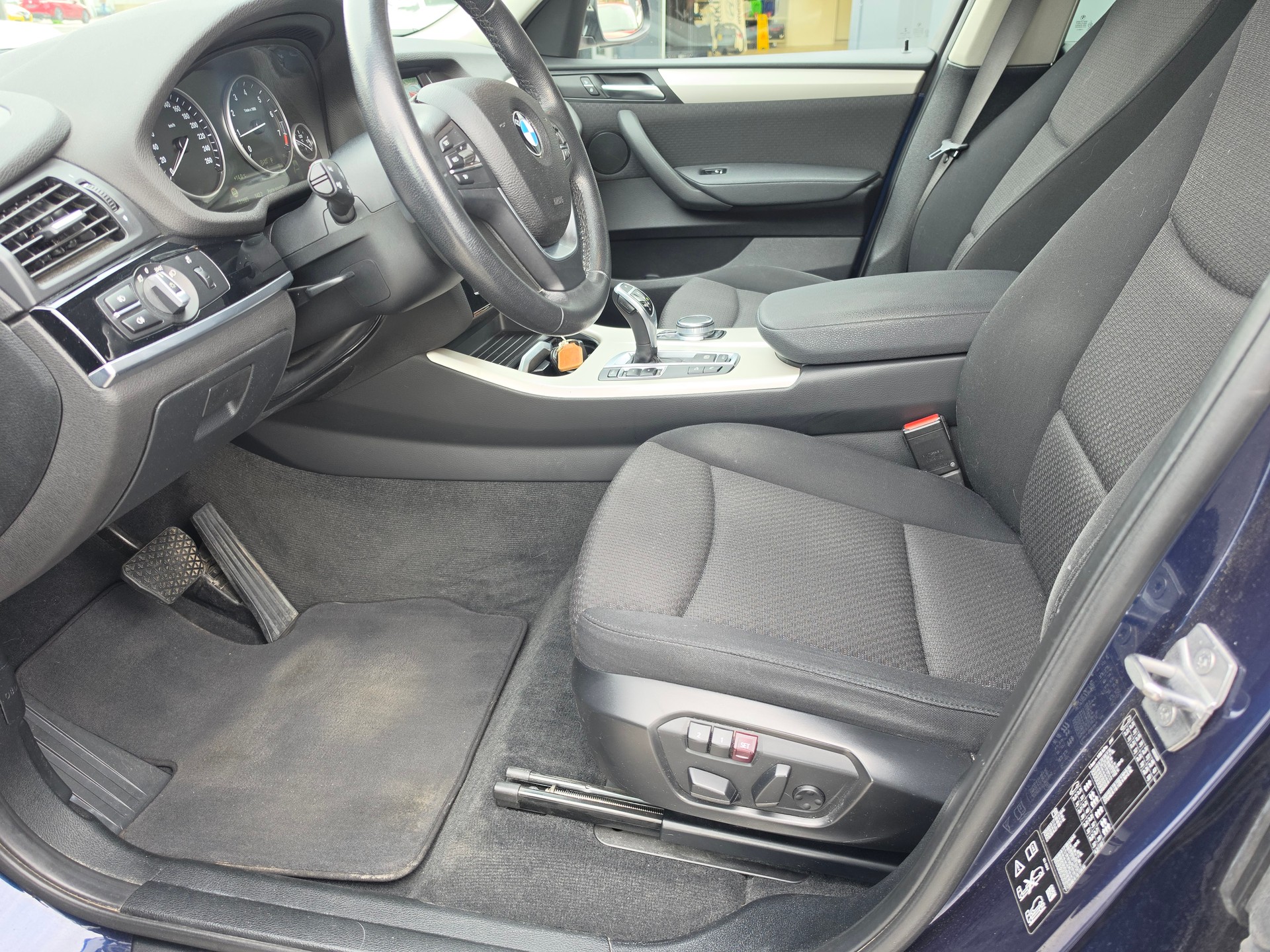 BMW X3 xDrive 28i-image-2