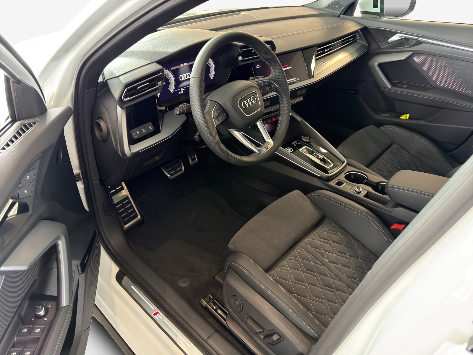 AUDI A3 Sportback TFSI 110 kW S line S tronic-image-13