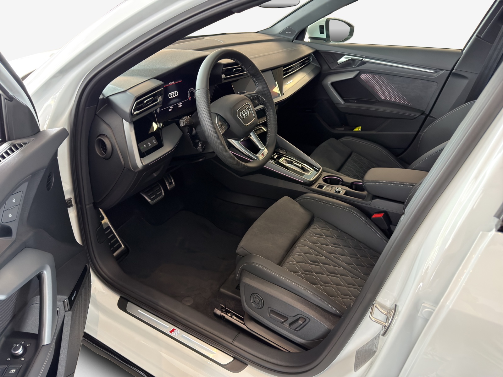 AUDI A3 Sportback TFSI 110 kW S line S tronic-image-7