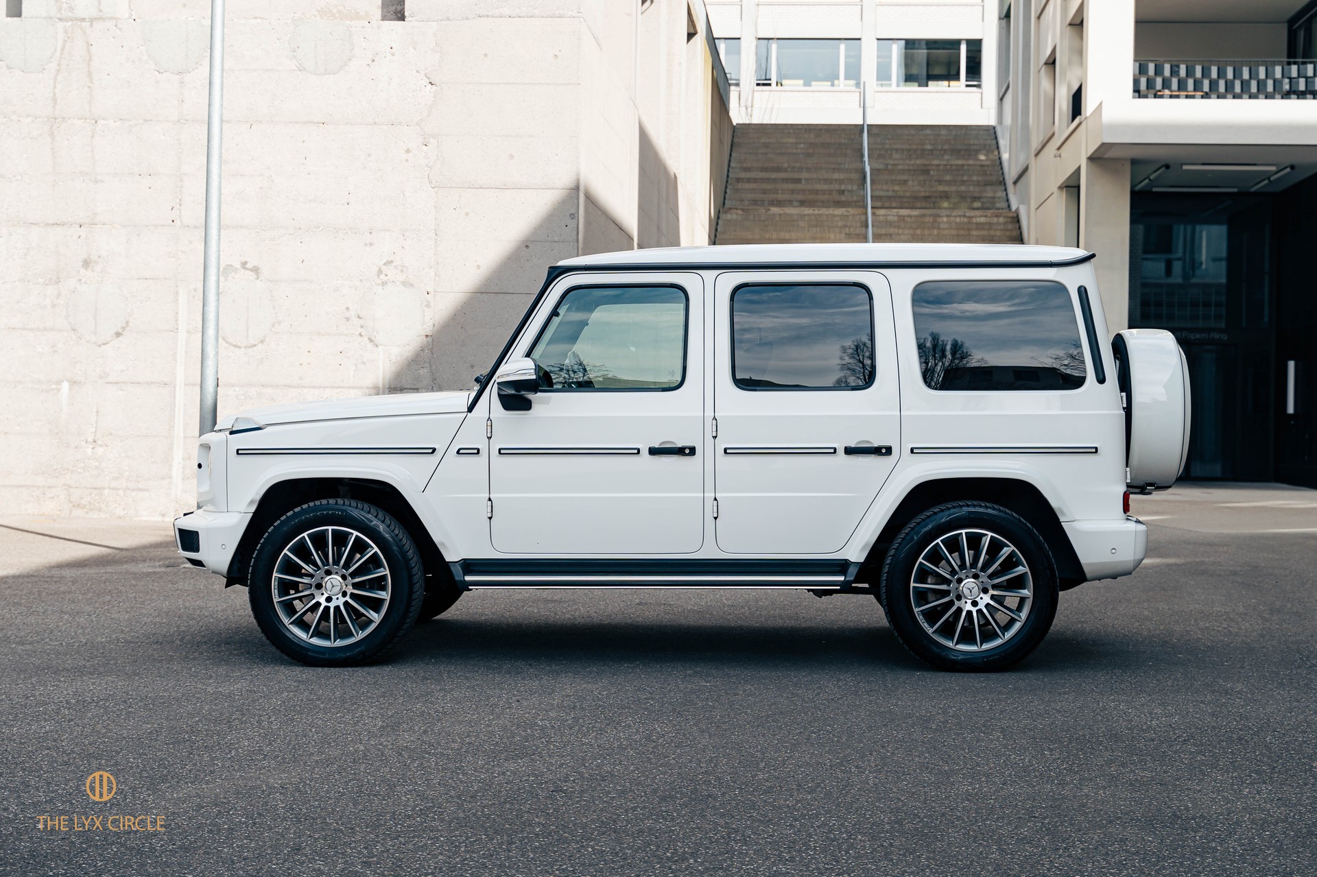 MERCEDES-BENZ G 350 d AMG Line 9G-Tronic-image-4