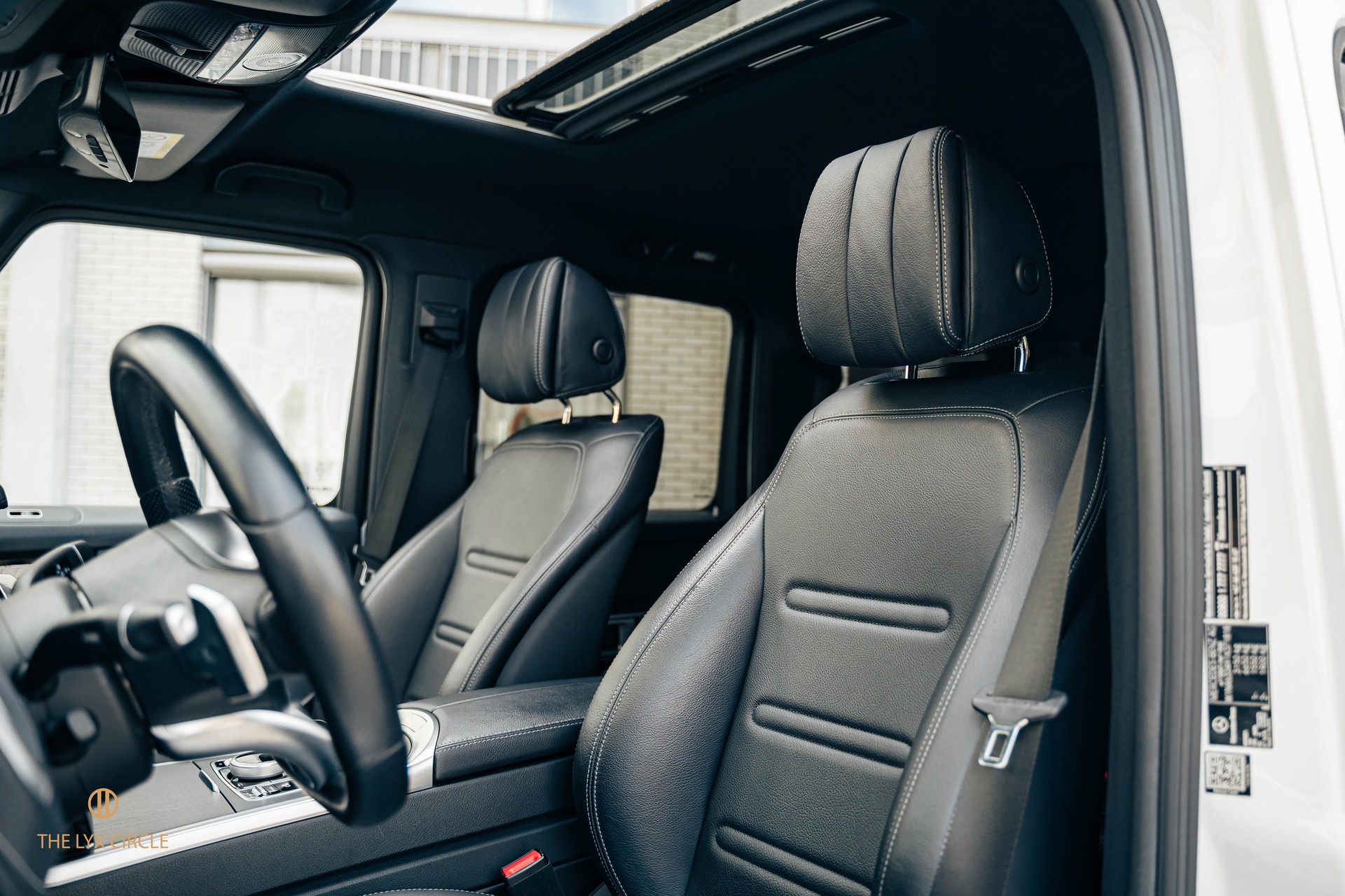 MERCEDES-BENZ G 350 d AMG Line 9G-Tronic-image-10