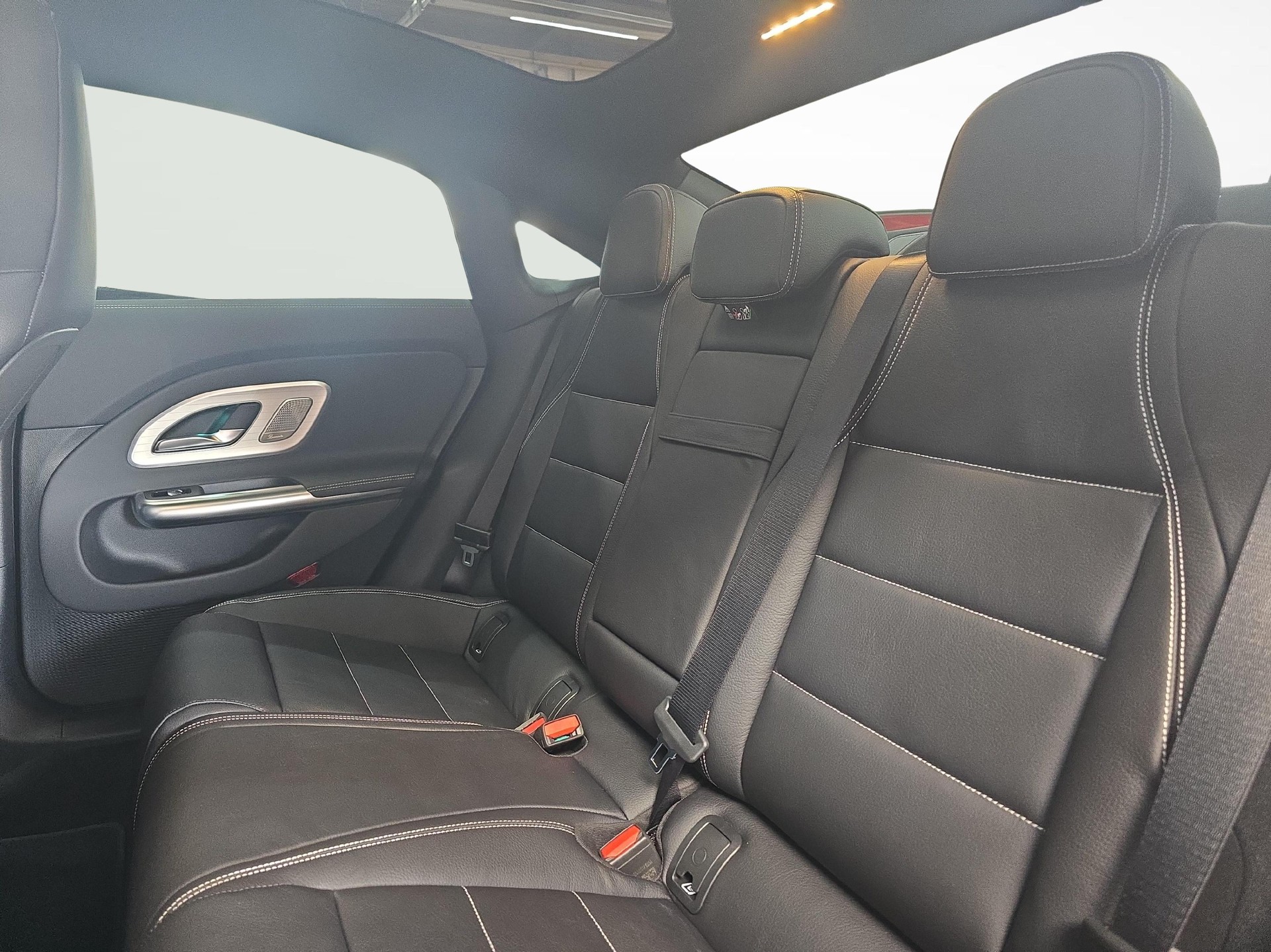 MERCEDES-BENZ CLA 220 4MATIC AMG Line-image-8