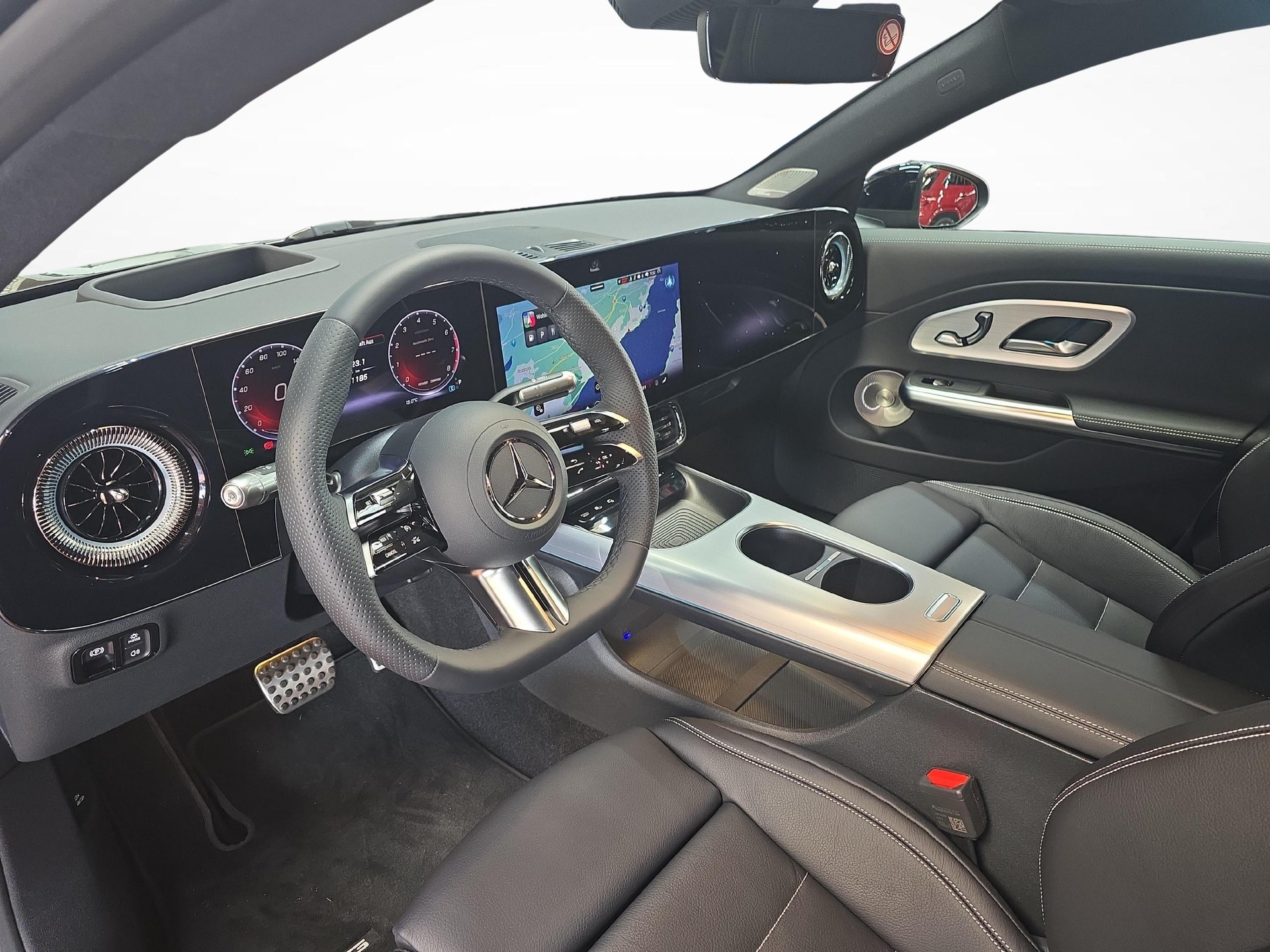MERCEDES-BENZ CLA 220 4MATIC AMG Line-image-4