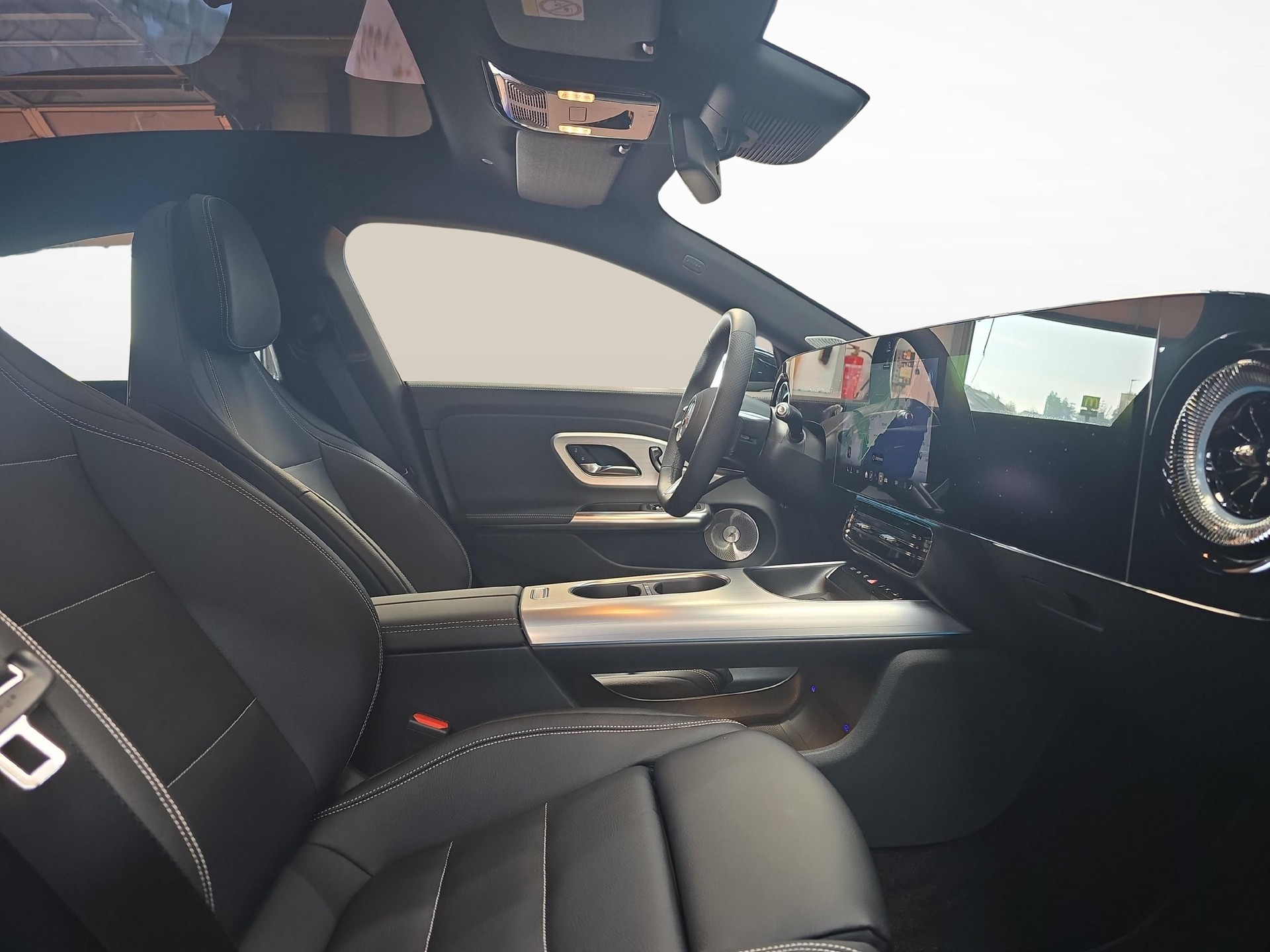 MERCEDES-BENZ CLA 220 4MATIC AMG Line-image-6