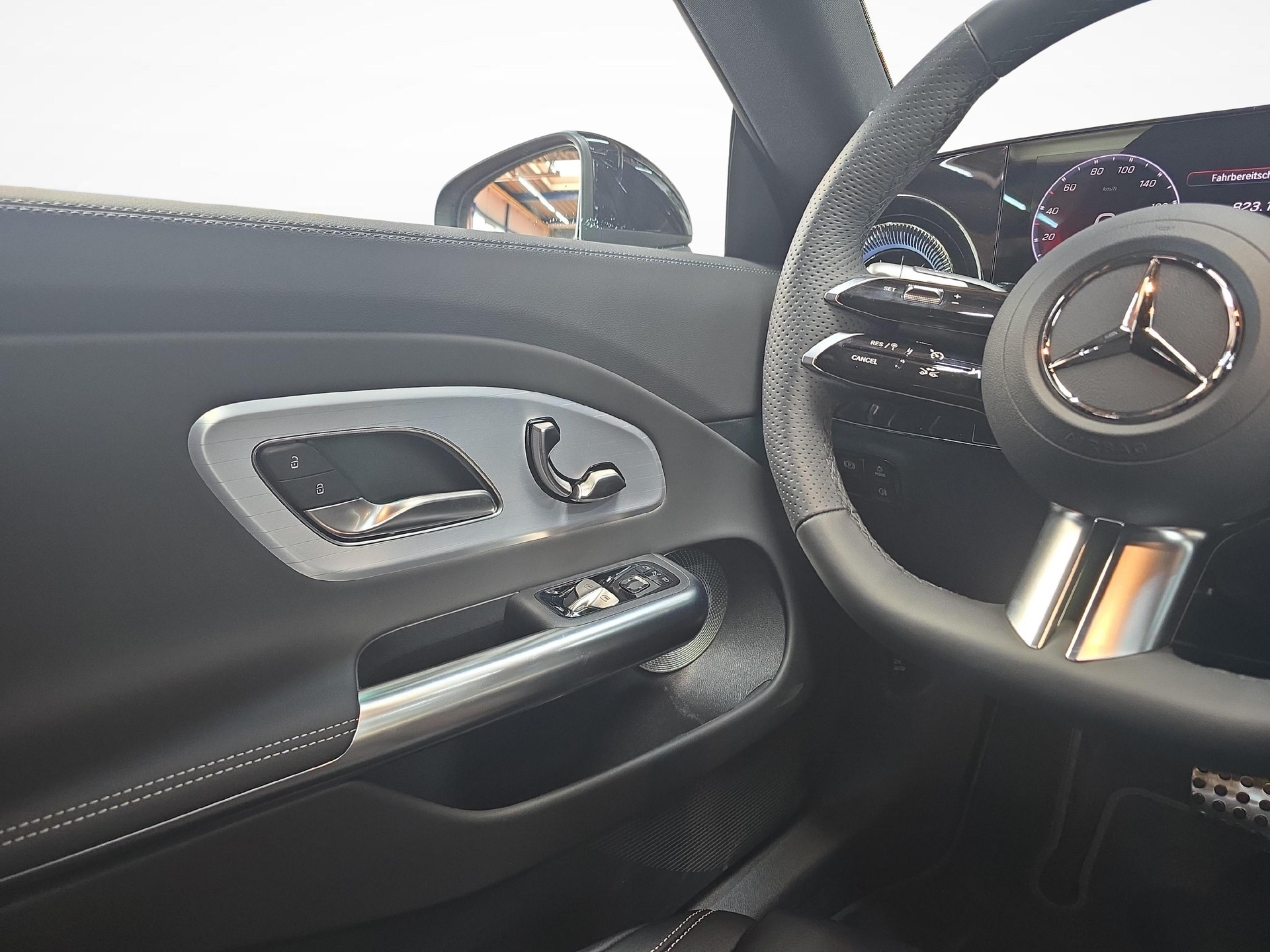 MERCEDES-BENZ CLA 220 4MATIC AMG Line-image-7
