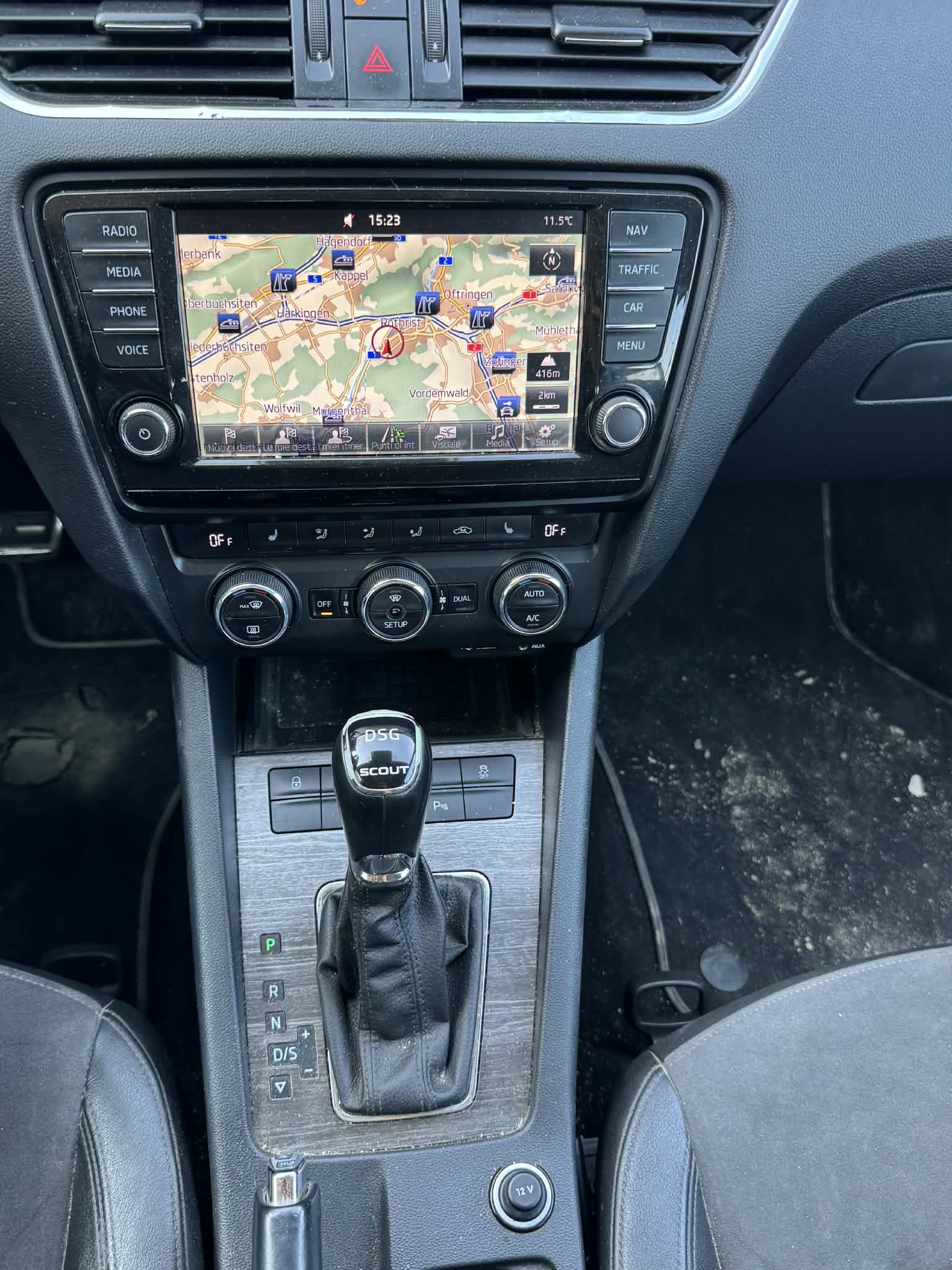 SKODA Octavia Combi 2.0 TDI Scout 4x4 DSG-image-1