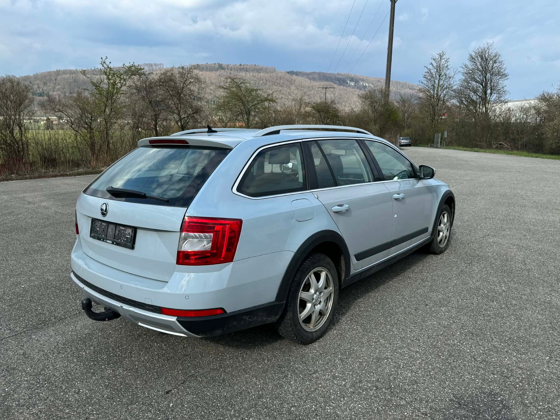 SKODA Octavia Combi 2.0 TDI Scout 4x4 DSG-image-4