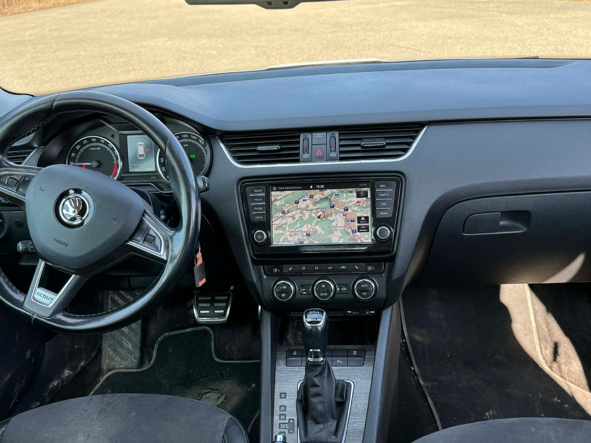 SKODA Octavia Combi 2.0 TDI Scout 4x4 DSG-image-3