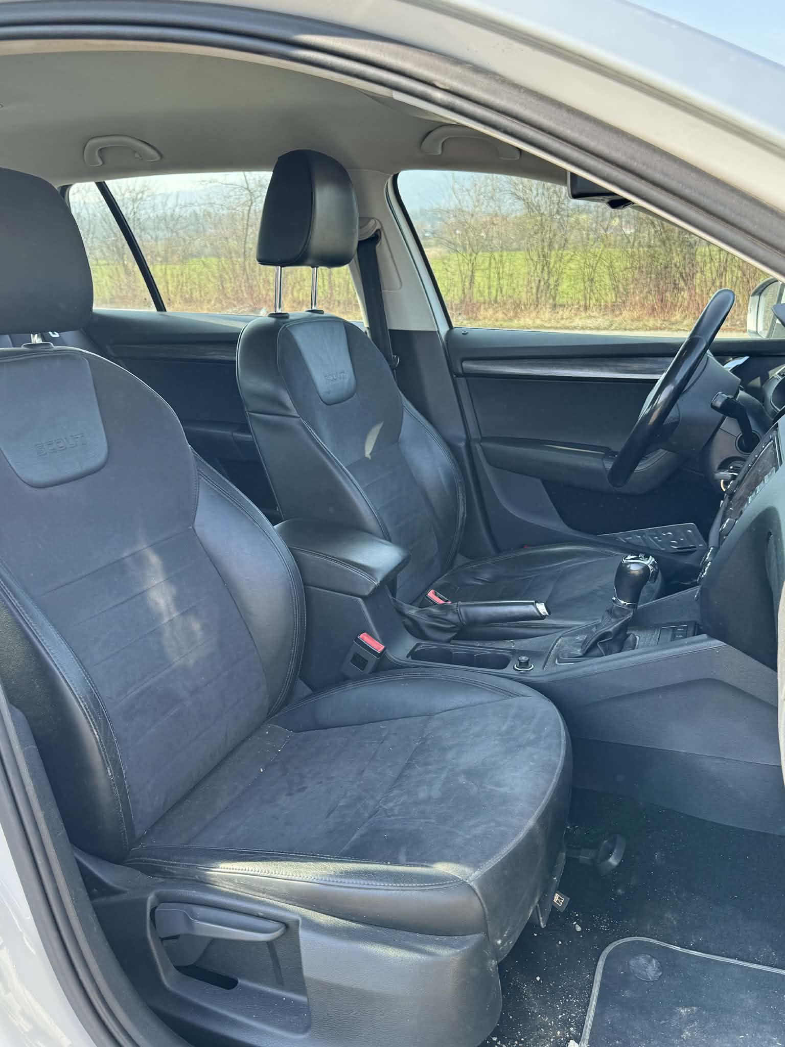 SKODA Octavia Combi 2.0 TDI Scout 4x4 DSG-image-11
