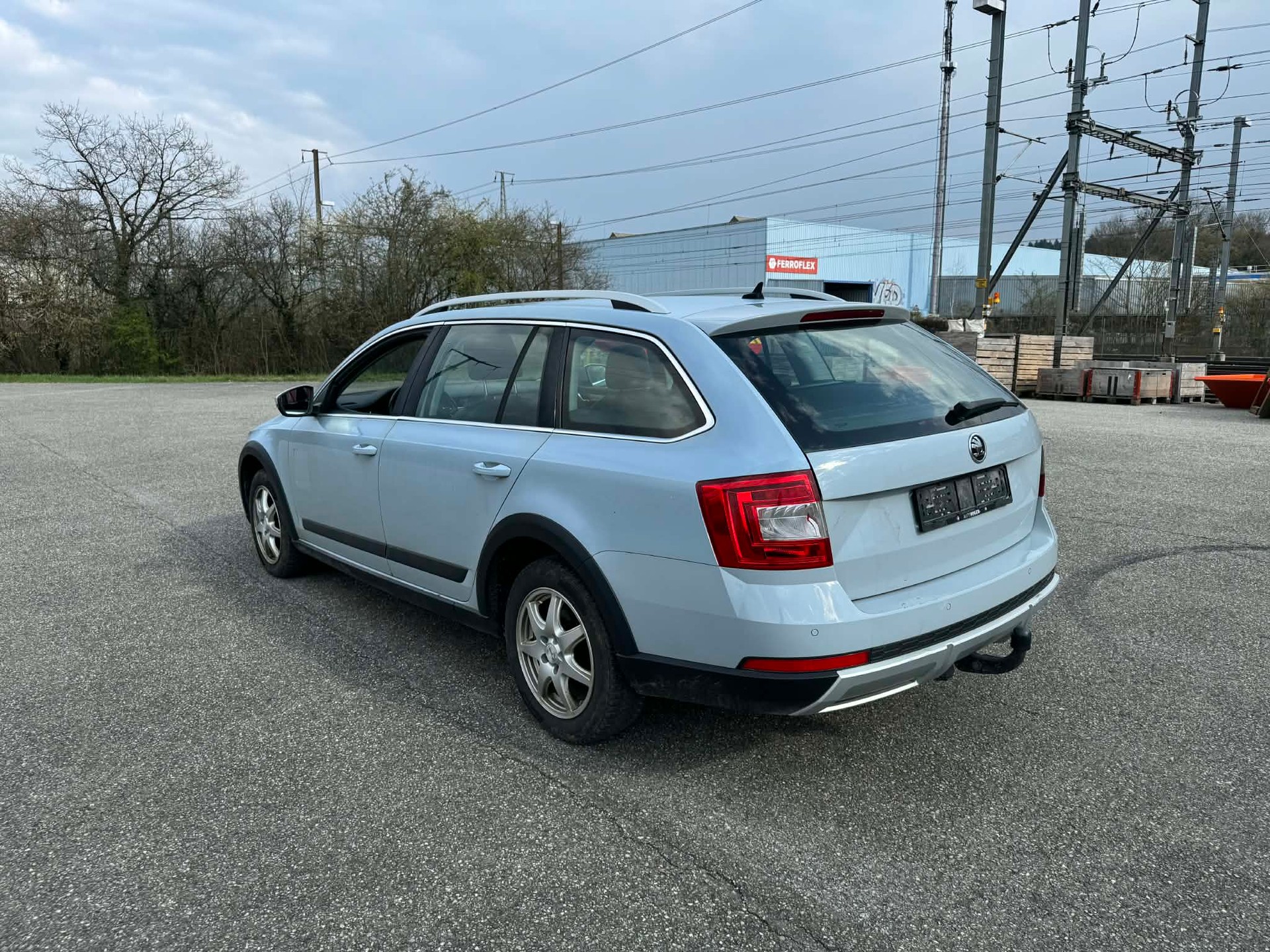 SKODA Octavia Combi 2.0 TDI Scout 4x4 DSG-image-5
