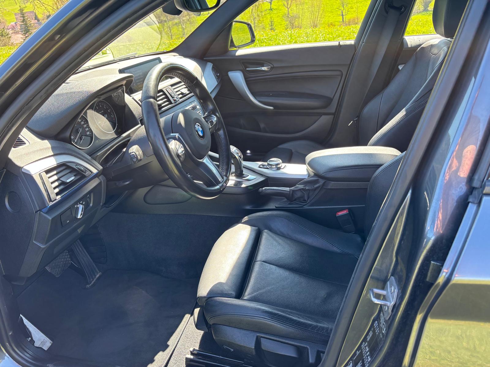 BMW M135i xDrive Steptronic-image-5