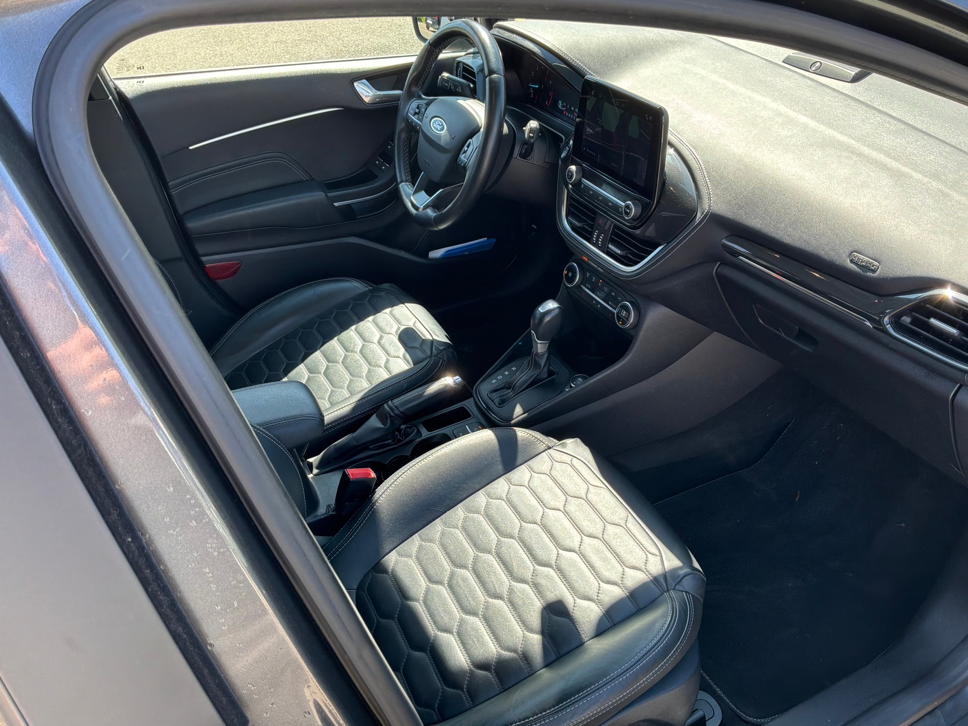 FORD Fiesta 1.0 SCTi Vignale Automat Top Fahrzeug-image-7