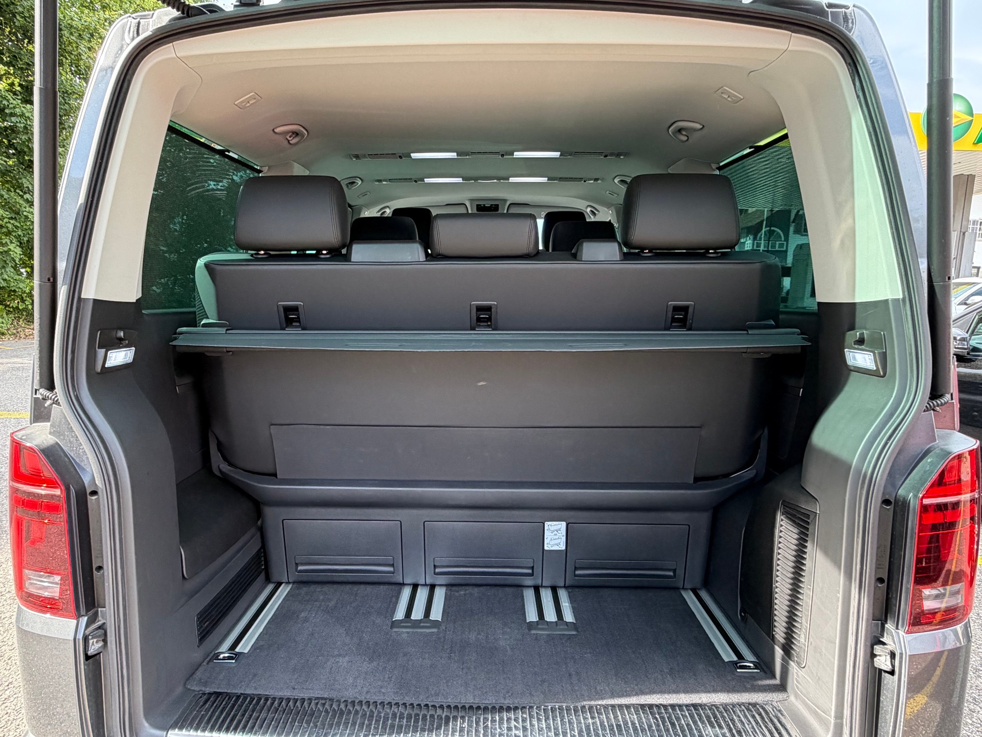 VW T6.1 Multivan 2.0 Bi-TDI Generation Six 4Motion DSG-image-19