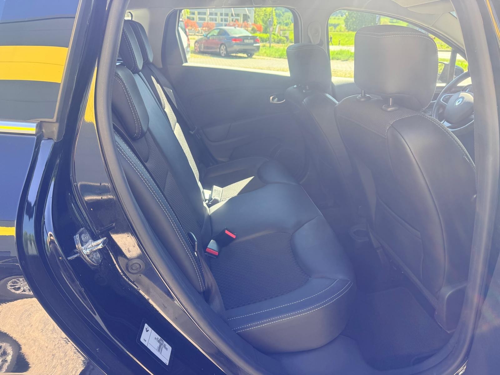 RENAULT Clio Grandtour 1.2 16V T 90th Anniversary EDC-image-10