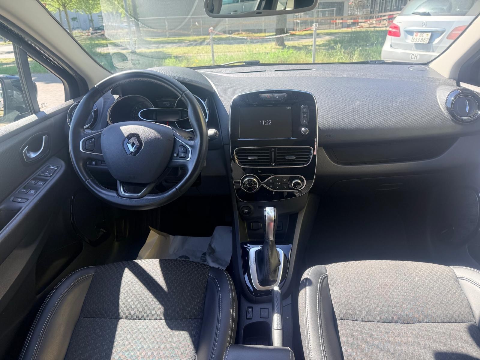 RENAULT Clio Grandtour 1.2 16V T 90th Anniversary EDC-image-7