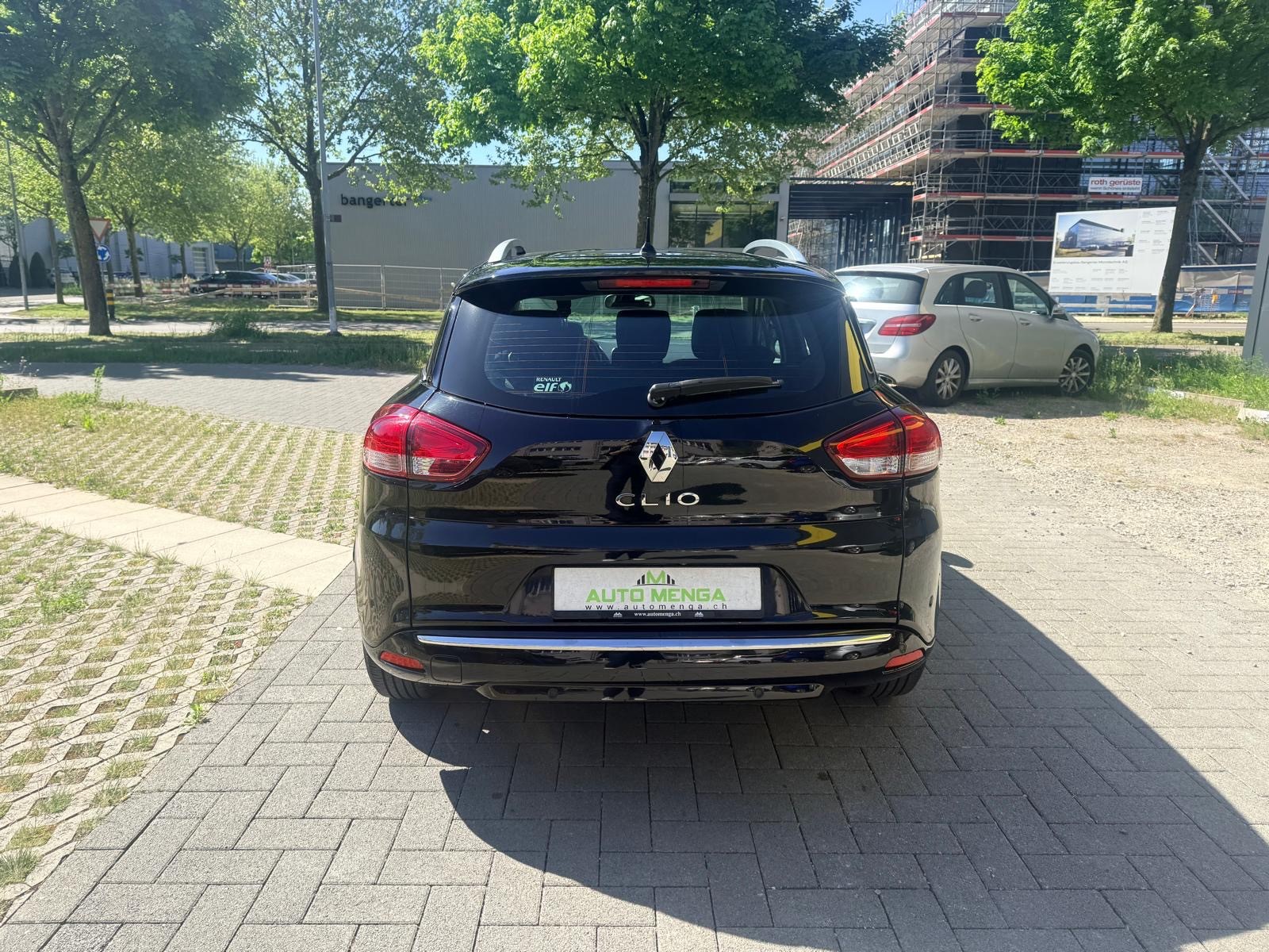 RENAULT Clio Grandtour 1.2 16V T 90th Anniversary EDC-image-4
