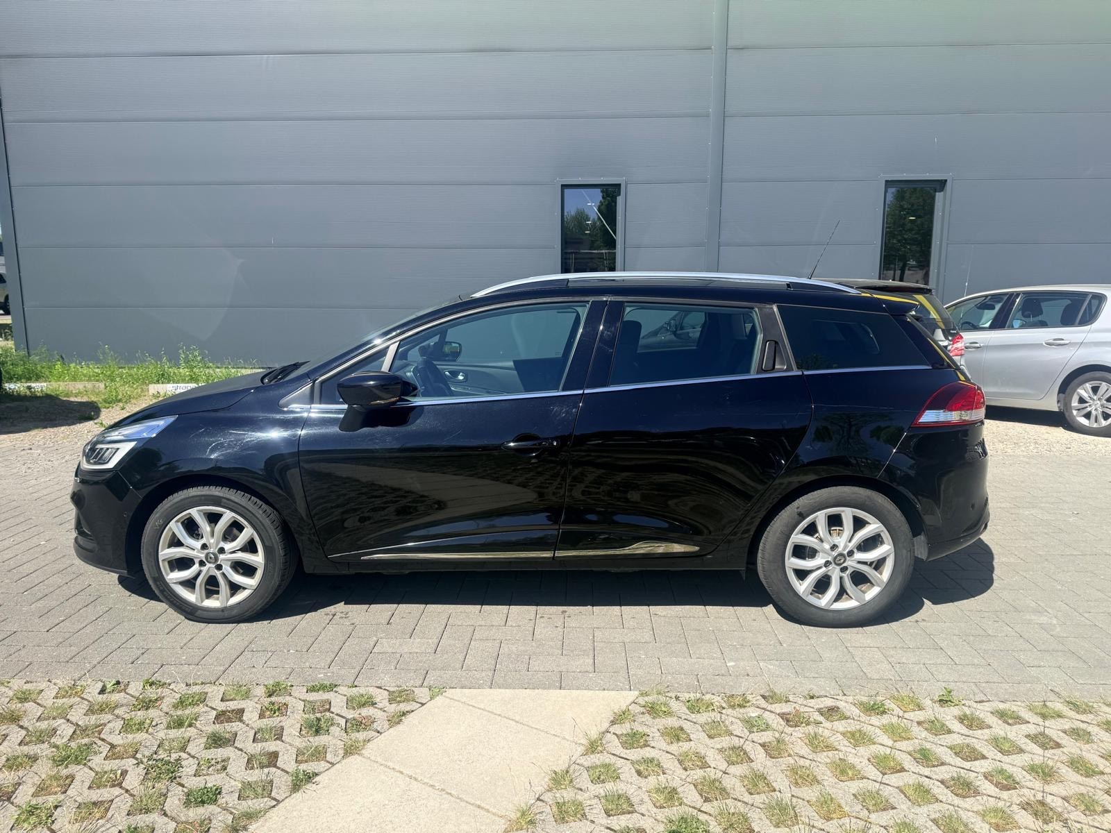 RENAULT Clio Grandtour 1.2 16V T 90th Anniversary EDC-image-6