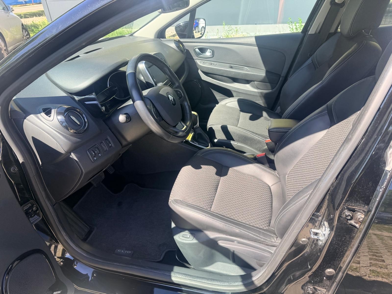 RENAULT Clio Grandtour 1.2 16V T 90th Anniversary EDC-image-8