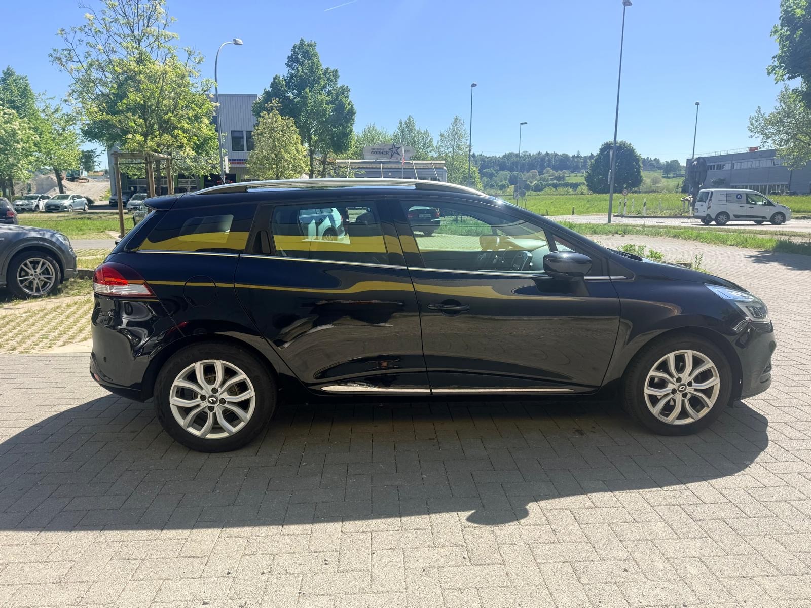 RENAULT Clio Grandtour 1.2 16V T 90th Anniversary EDC-image-2
