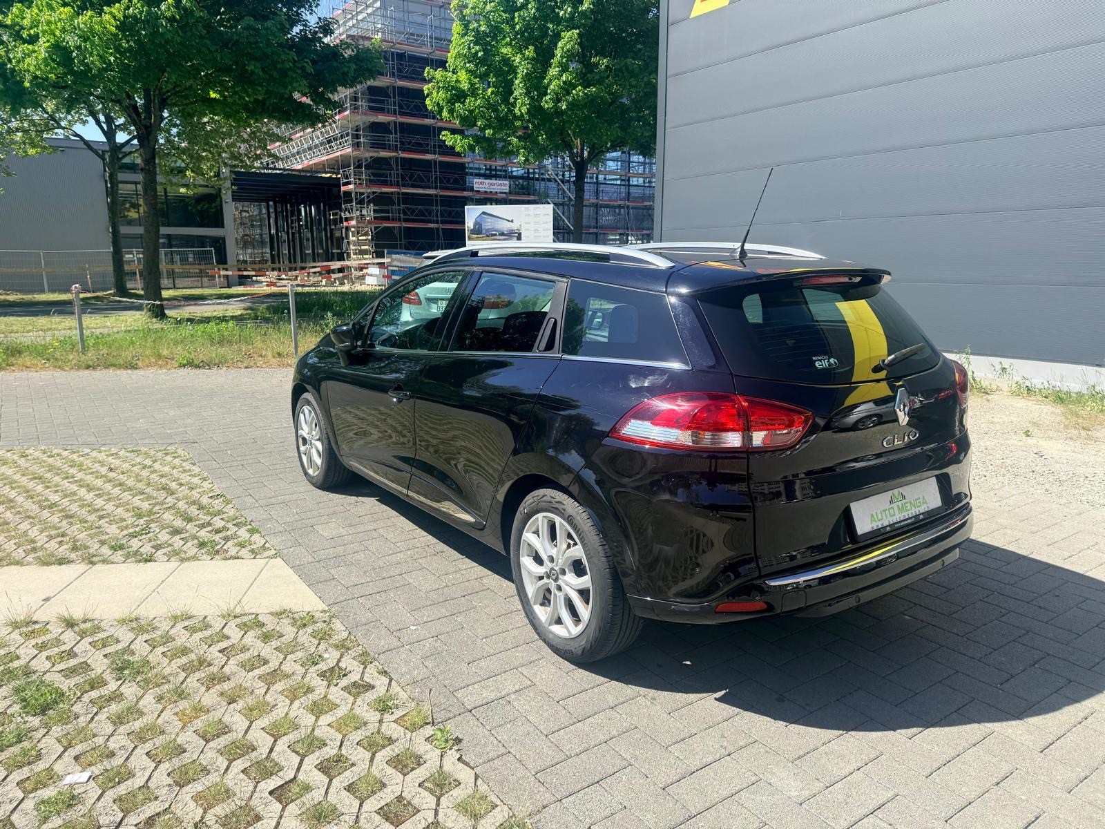 RENAULT Clio Grandtour 1.2 16V T 90th Anniversary EDC-image-5