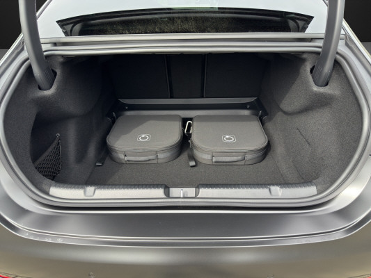 MERCEDES-BENZ EQE 500 4 Matic Exe. Ed.-image-12