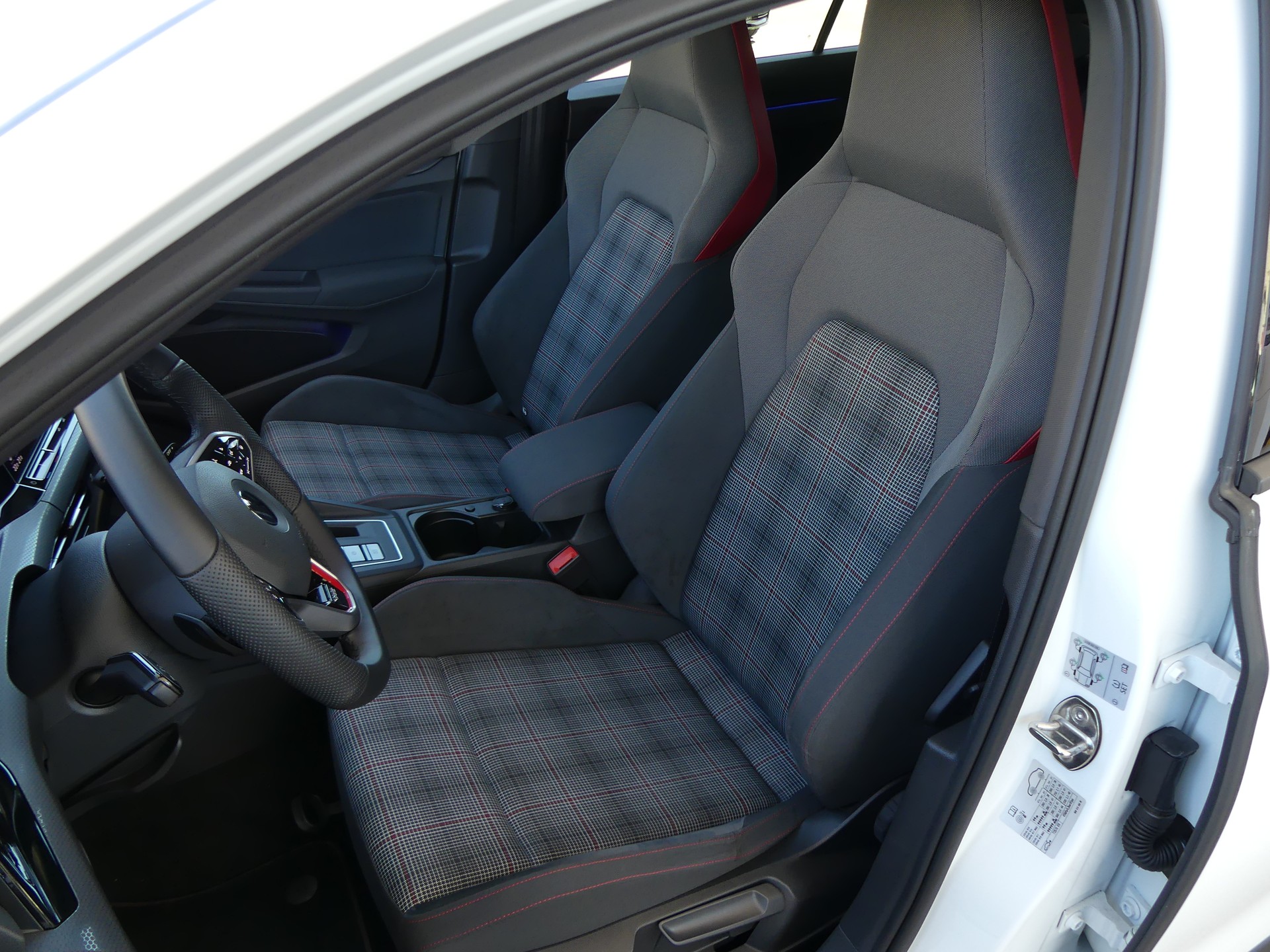 VW Golf 2.0 TSI GTI DSG-image-15