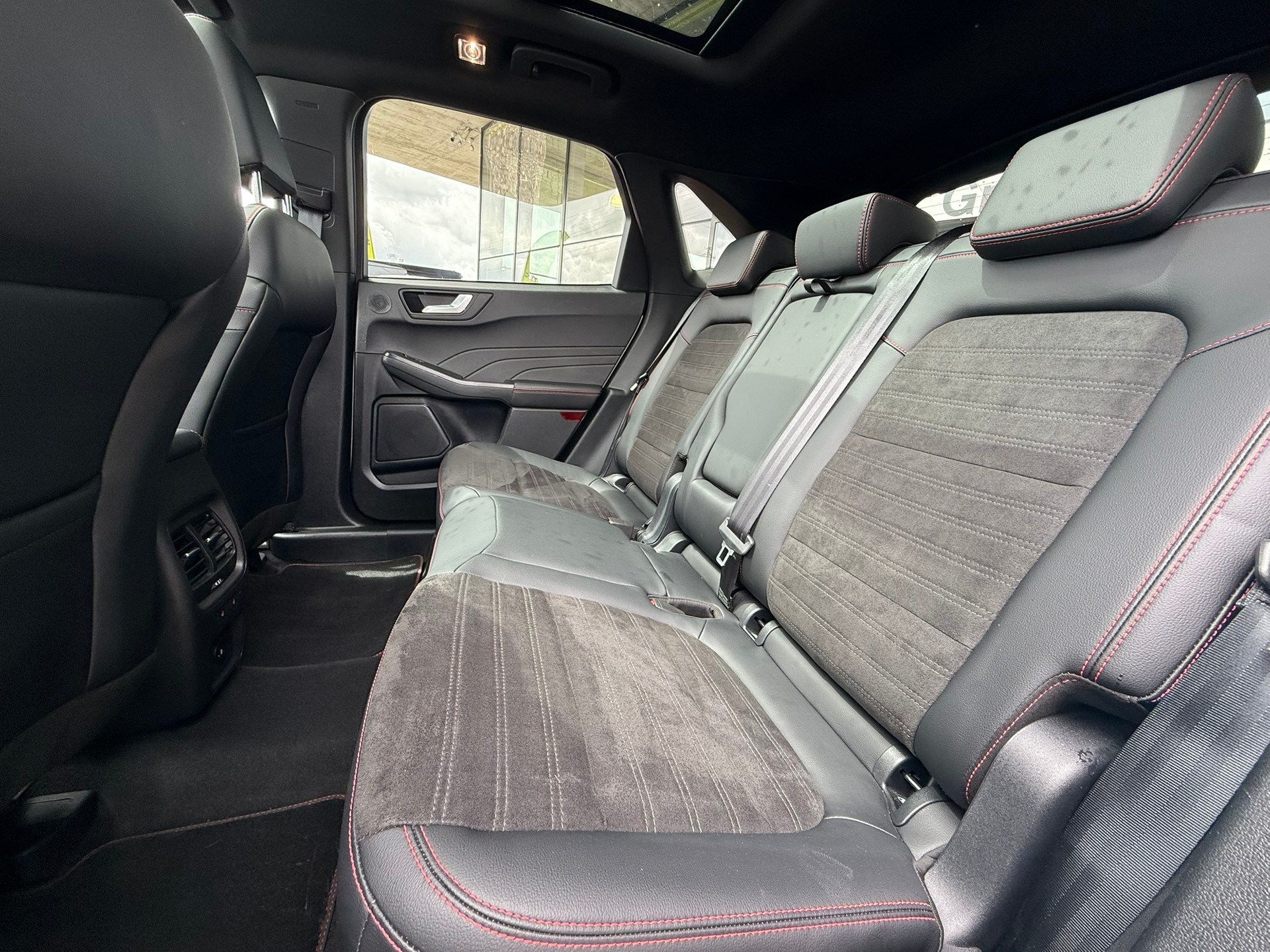 FORD Kuga 2.5 FHEV ST-Line X 4WD-image-7