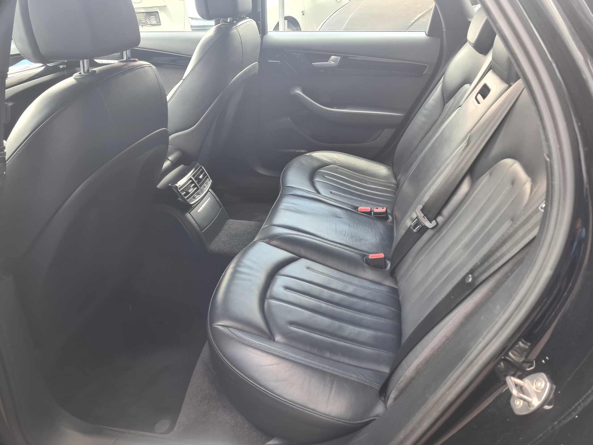 AUDI A8 3.0 TDI quattro tiptronic-image-10