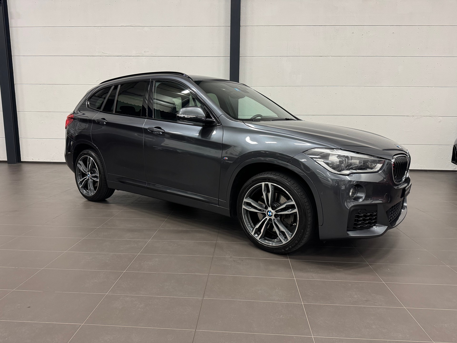 BMW X1 xDrive 20i M Sport Steptronic-showroom-element-1